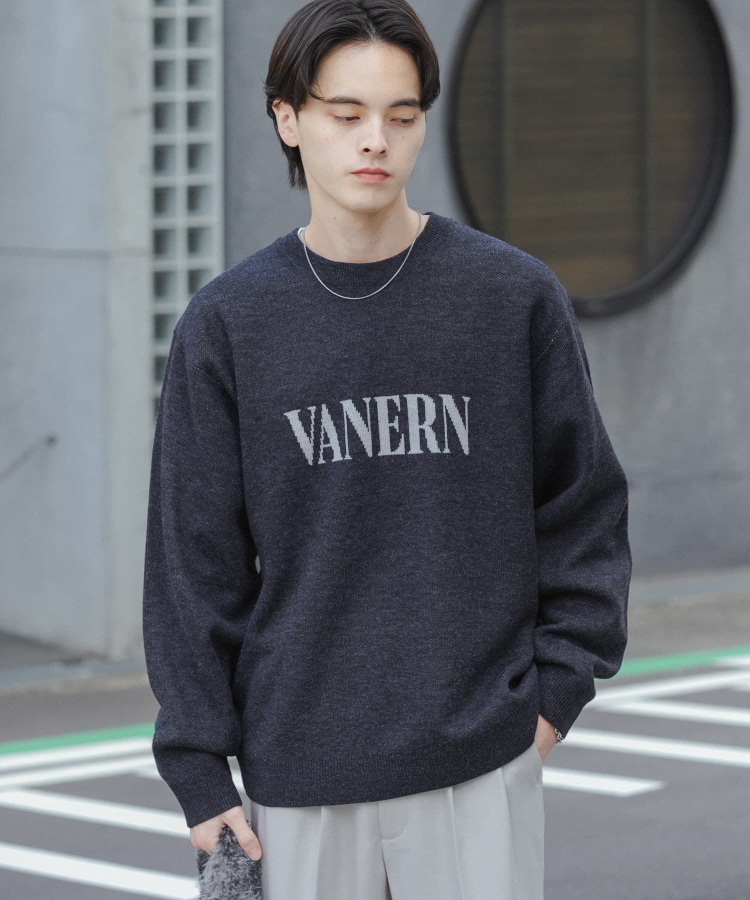 SENSE OF PLACE by URBAN RESEARCH「ロゴグラフィッククルーネックニット」|ニット・セーター|