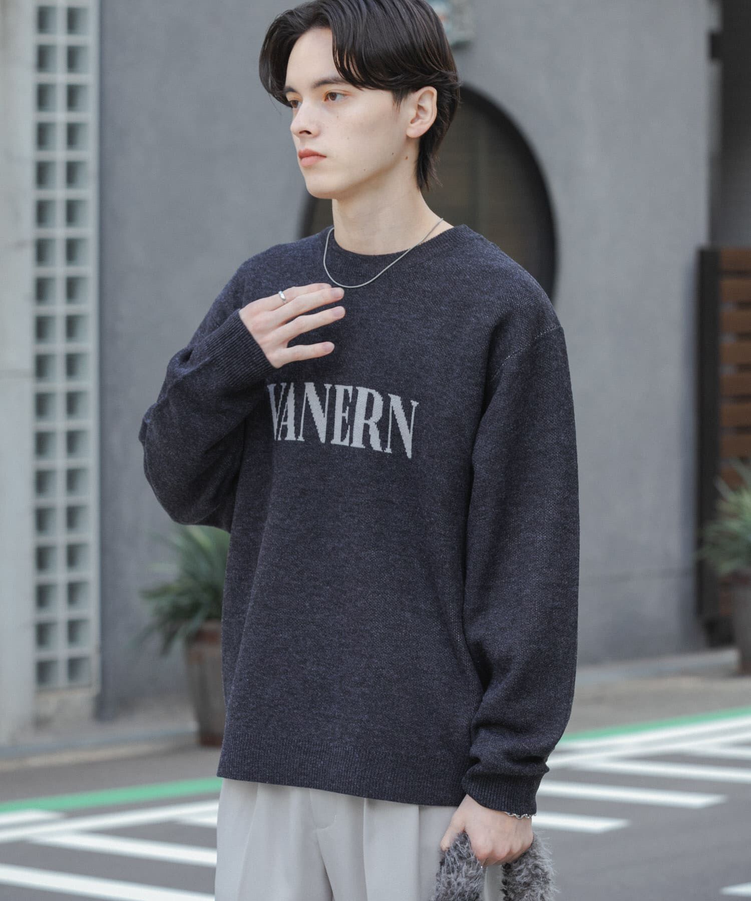 SENSE OF PLACE by URBAN RESEARCH「ロゴグラフィッククルーネックニット」|ニット・セーター|