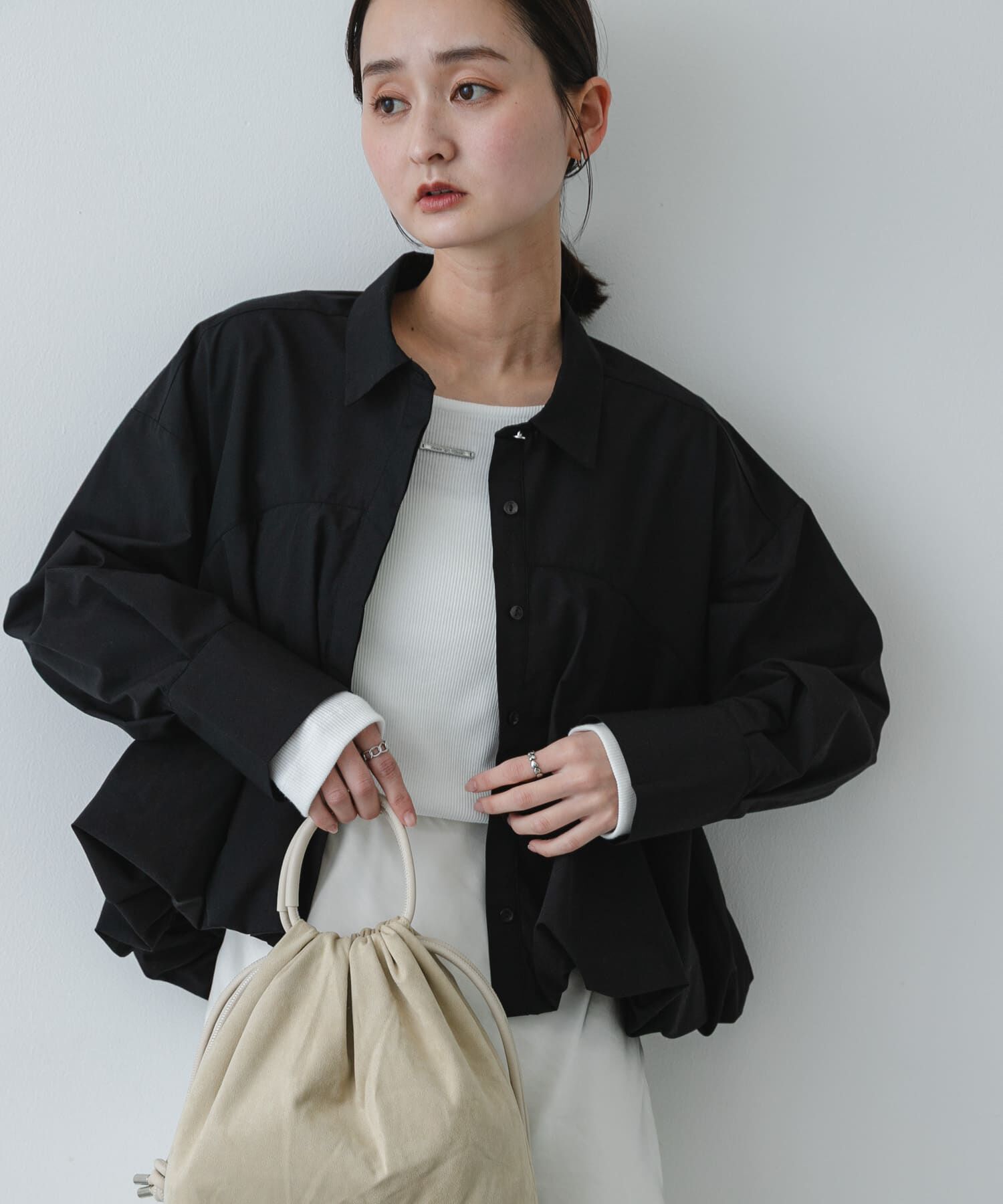 SENSE OF PLACE by URBAN RESEARCH「『イージーケア』シルバーボタンバルーンシャツ」|シャツ・ブラウス|ブラック