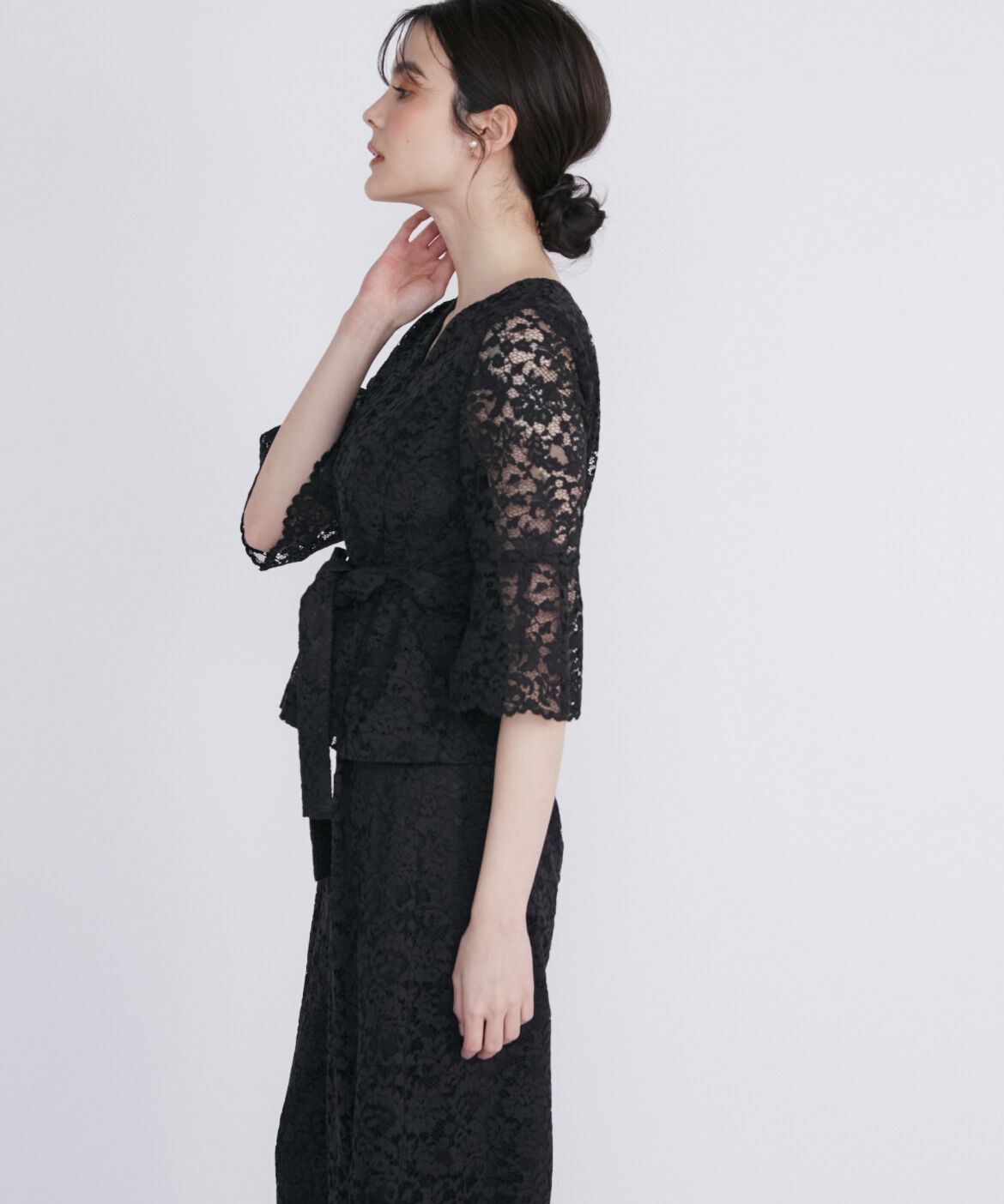 Maglie le cassetto「《M Maglie le cassetto》リボンベルト付きVネックレースブラウス」|シャツ・ブラウス|