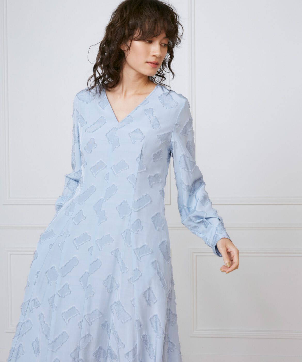 INED「《大きいサイズ》ミディ丈ワンピース　《la veille by SUPERIOR CLOSET》」|ワンピース|サックス3