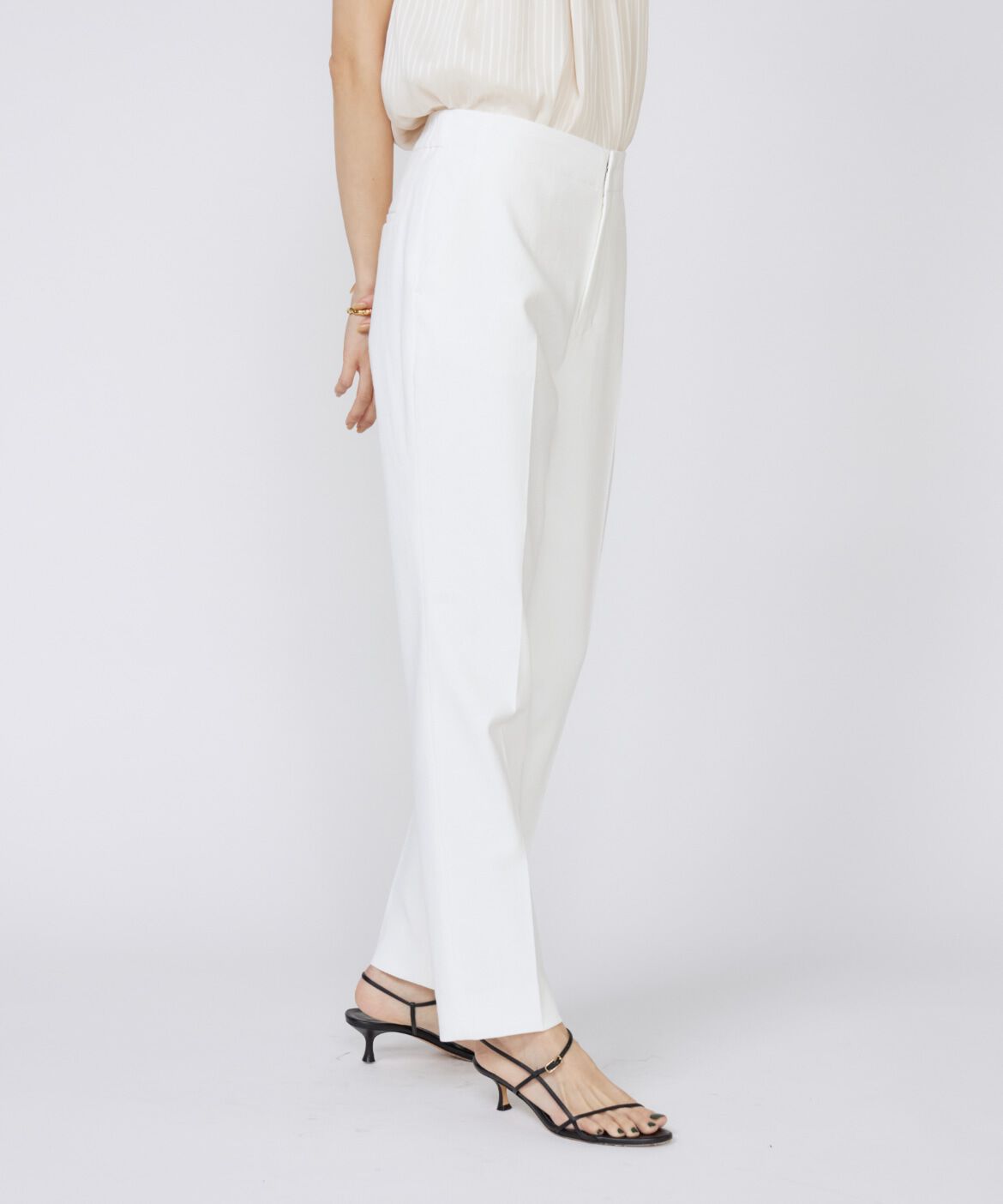 INED「《大きいサイズ》シェルタリングドライ美脚テーパードパンツ」|スラックス|オフホワイト1