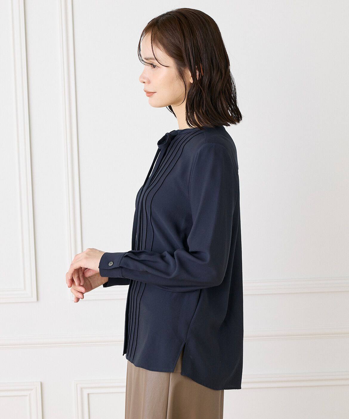 INED「《大きいサイズ》ピンタックボウタイブラウス」|シャツ・ブラウス|