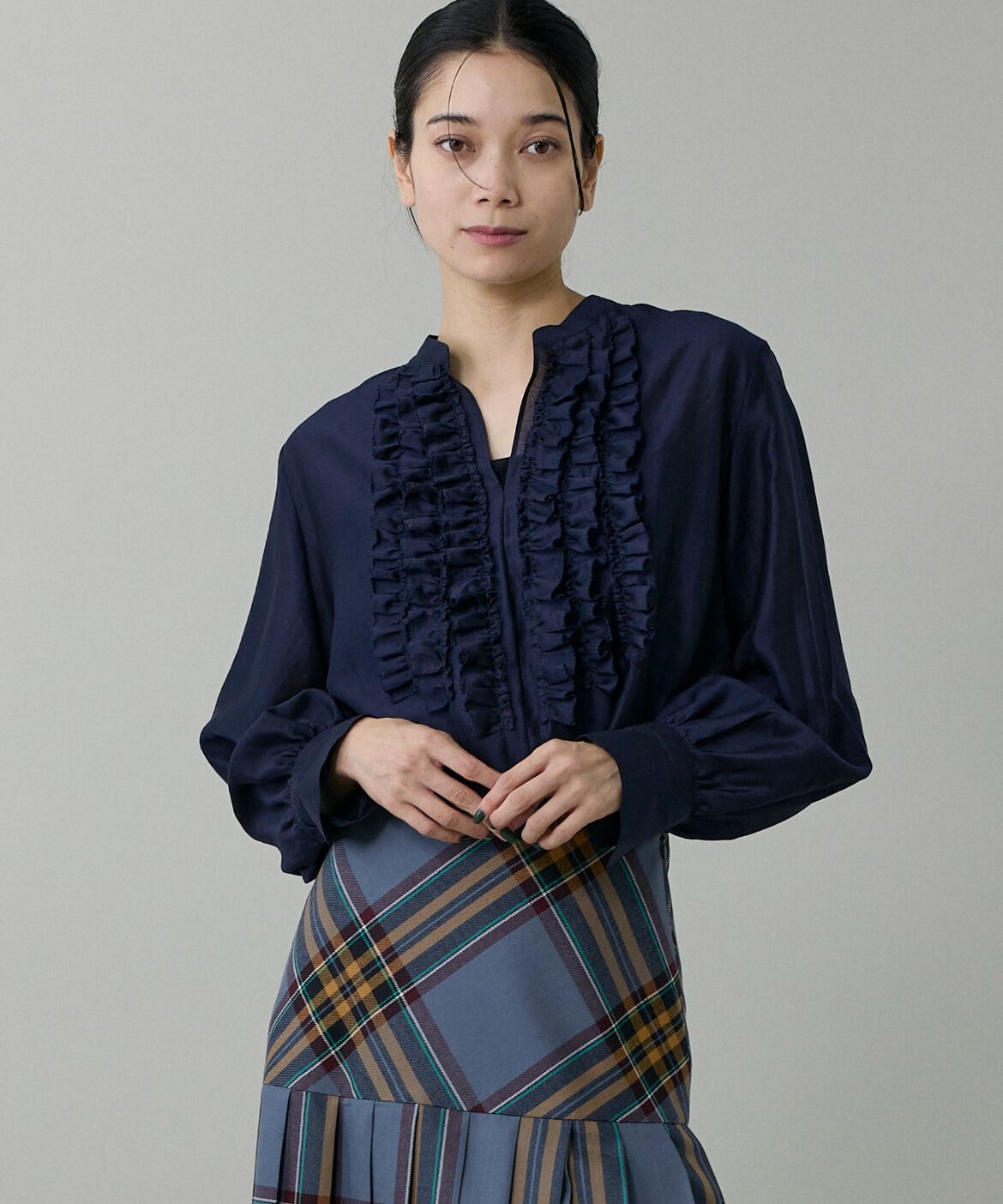 INED「《大きいサイズ》ラッフルブラウス」|シャツ・ブラウス|ネイビー