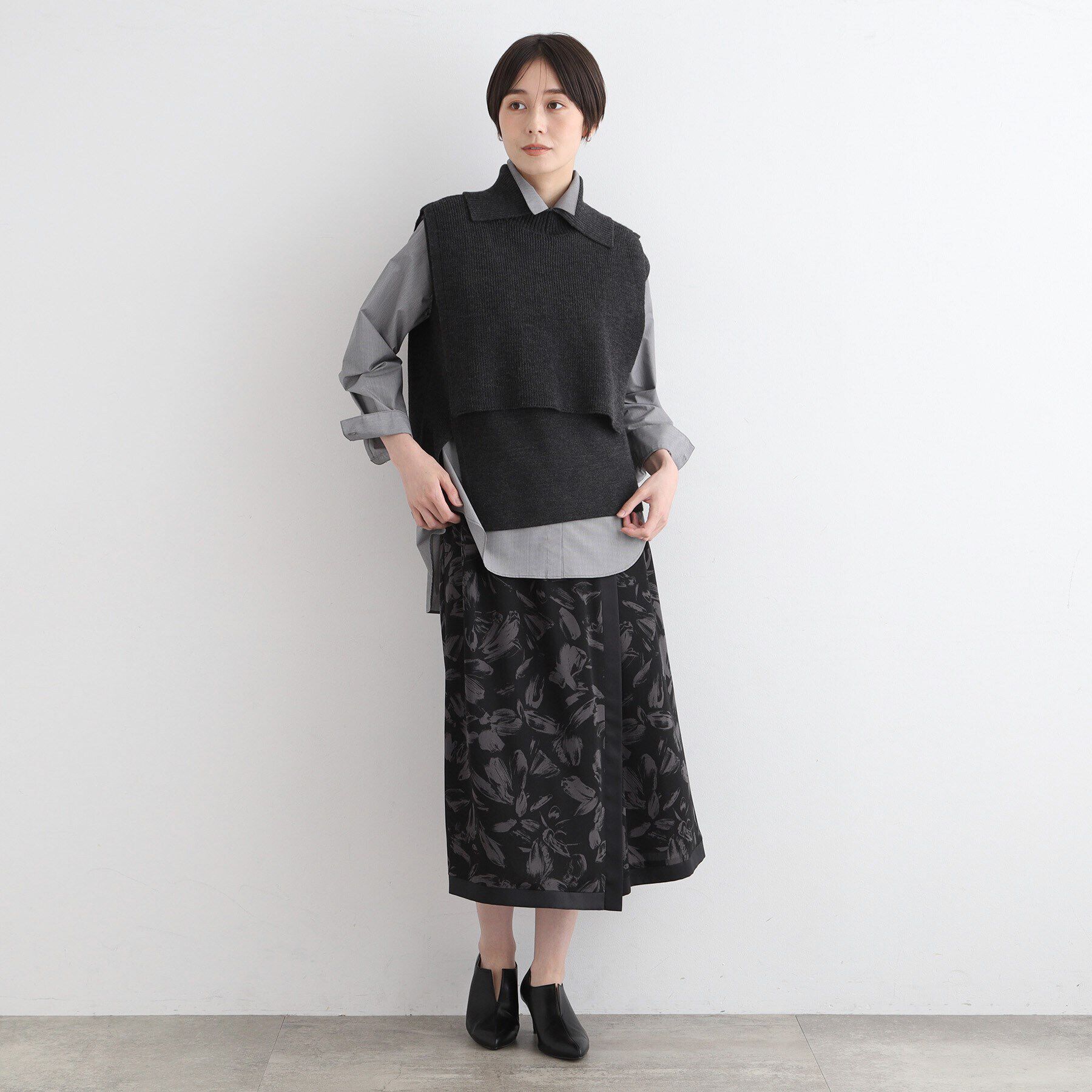 INDIVI「【洗える/日本製】ブラッシュドフラワー柄ラップ風スカート」|スカート|