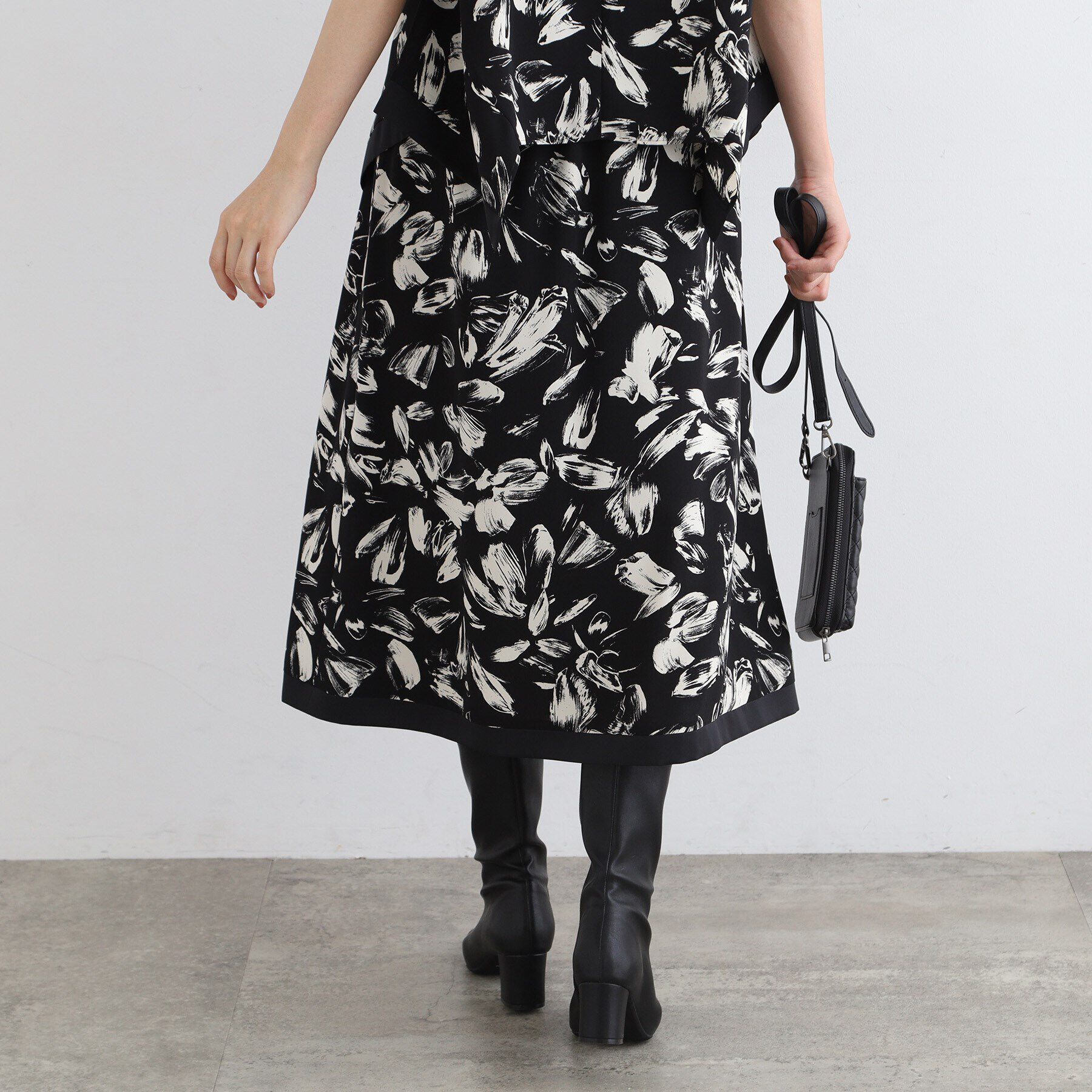 INDIVI「【洗える/日本製】ブラッシュドフラワー柄ラップ風スカート」|スカート|