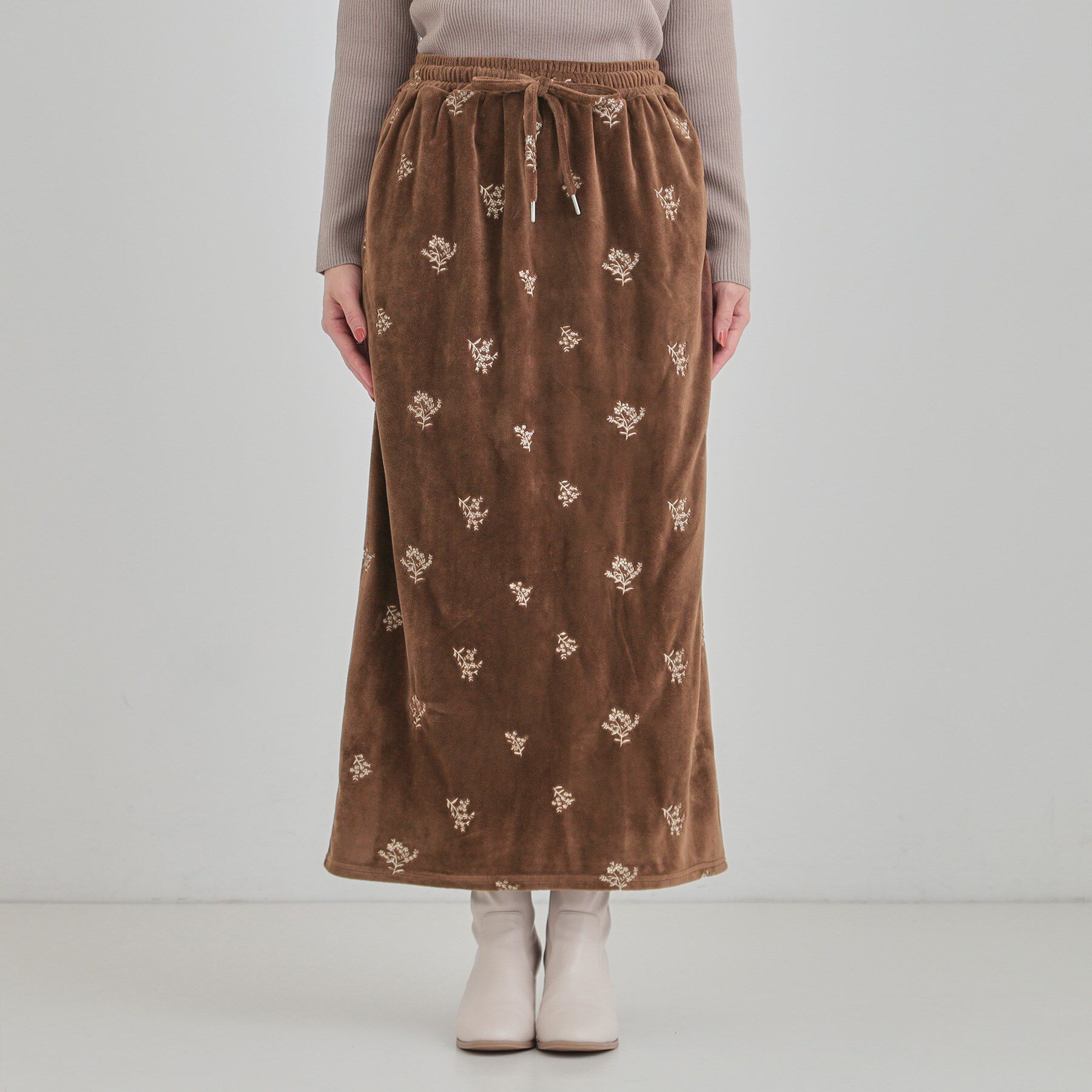 SHOO･LA･RUE「大人な小花柄が魅力の 刺繍ベロア調ナロースカート」|スカート|