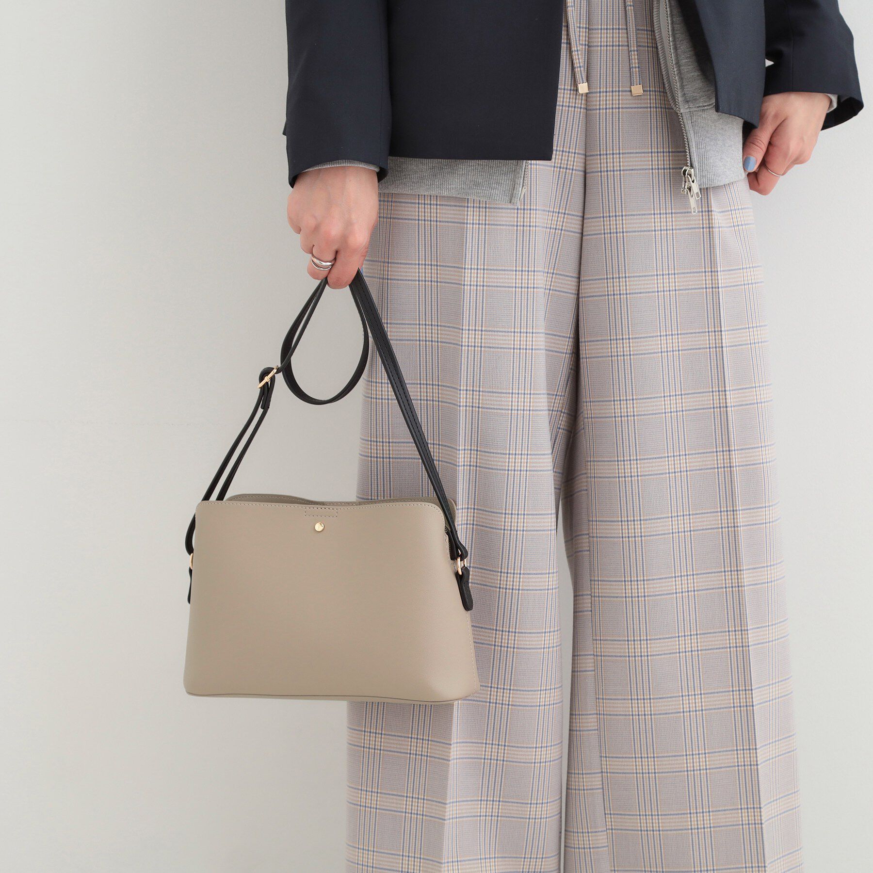 SHOO･LA･RUE「一枚革風3層ショルダーバッグ」|ショルダー・メッセンジャー|