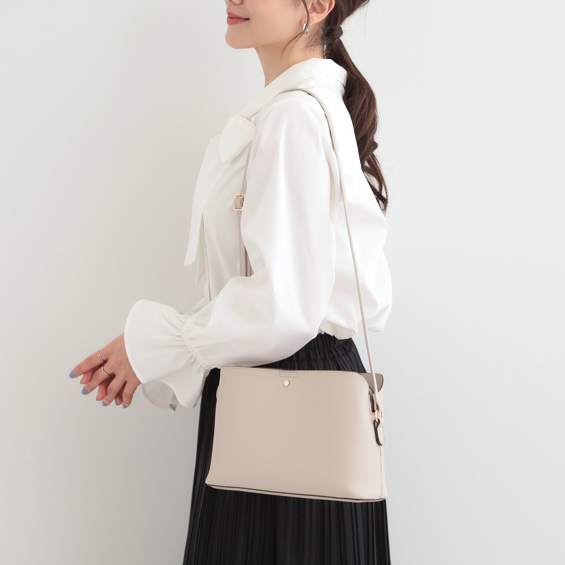 SHOO･LA･RUE「一枚革風3層ショルダーバッグ」|ショルダー・メッセンジャー|