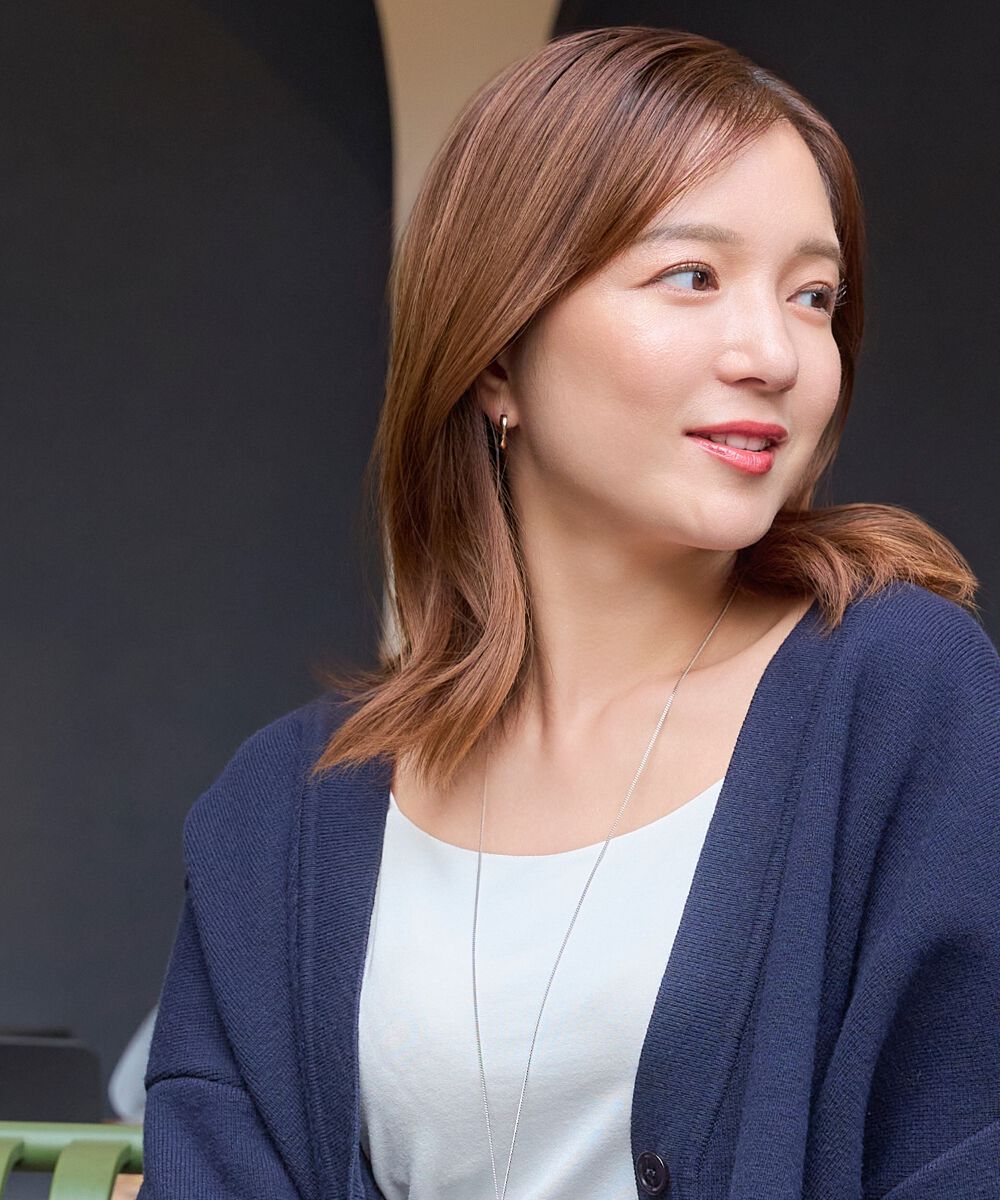 Phoebe「【金属アレルギー対応】ウェーブフープセラミックピアス　シャンパンゴールド」|ピアス|