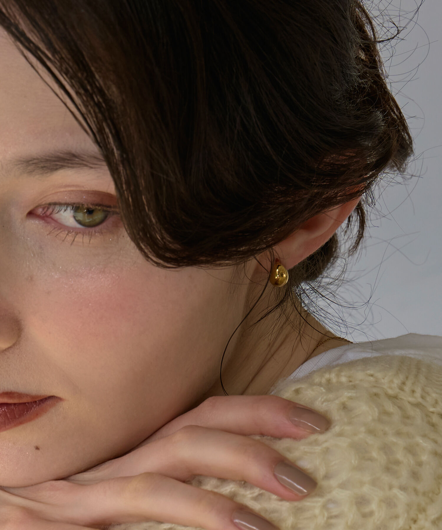 Phoebe「【金属アレルギー対応】プックリハーフフープミニピアス　ゴールド/サージカルステンレス」|ピアス|