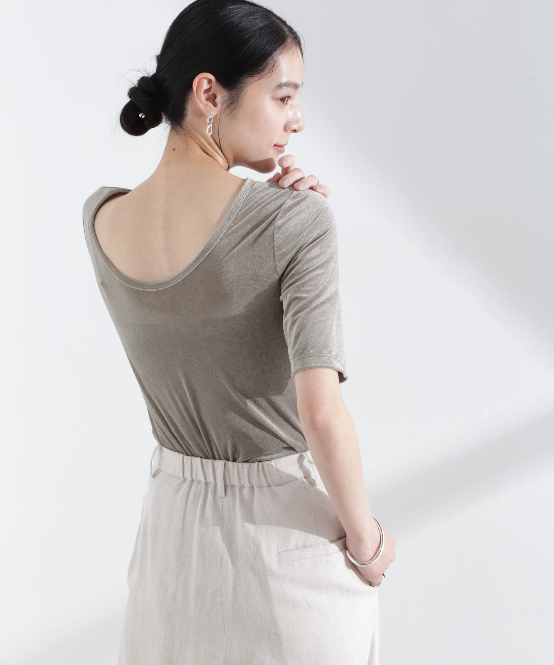 nano･universe「シアーベロアバックオープン5分袖Tシャツ」|Tシャツ・カットソー|モカ3