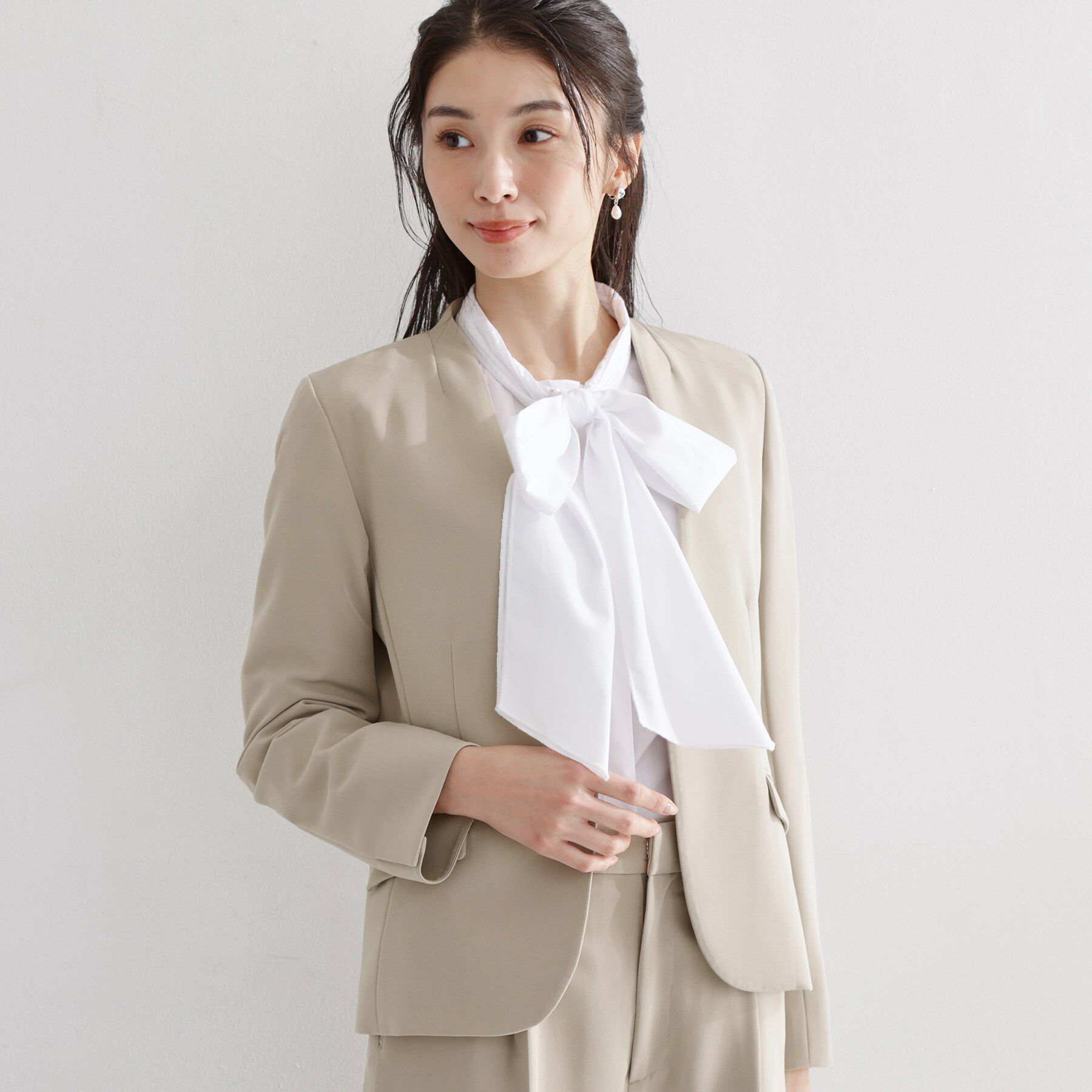 THE SHOP TK「【通勤・セレモニー】ダブルクロス ノーカラージャケット/セットアップ可」|ノーカラージャケット|ベージュ(052)