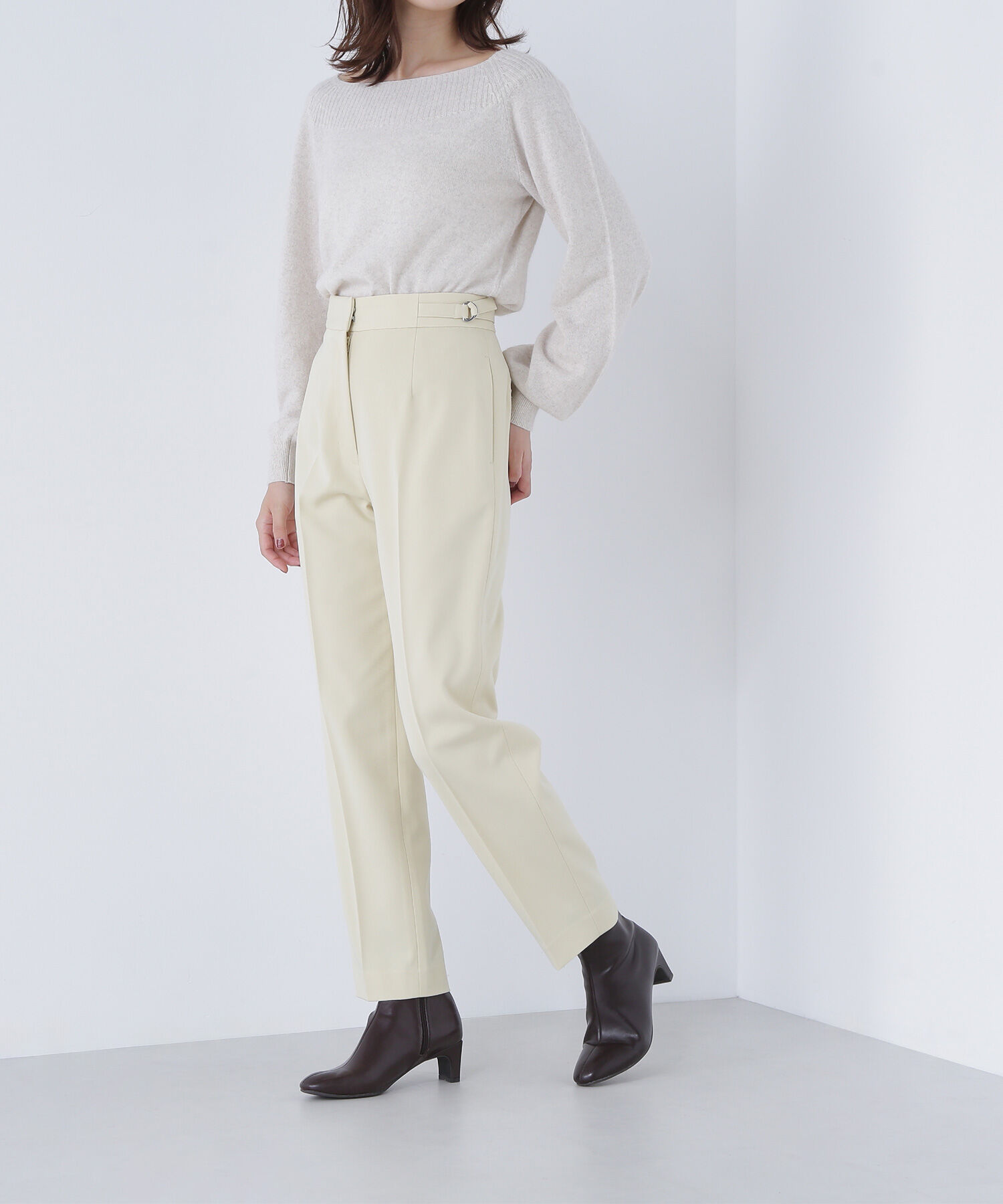  「サイドバックルテーパードパンツ」|その他|クリームイエ