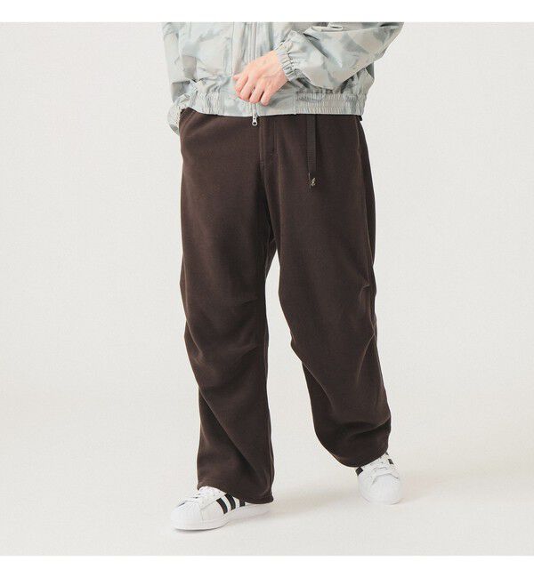 BEAMS「【別注】Gramicci / フリース オーバーパンツ」|チノ|BROWN