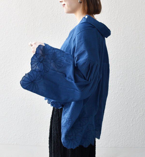 SHIPS any「SHIPS any:〈手洗い可能〉シアー デニム フラワー エンブロ タック シャツ」|シャツ・ブラウス|