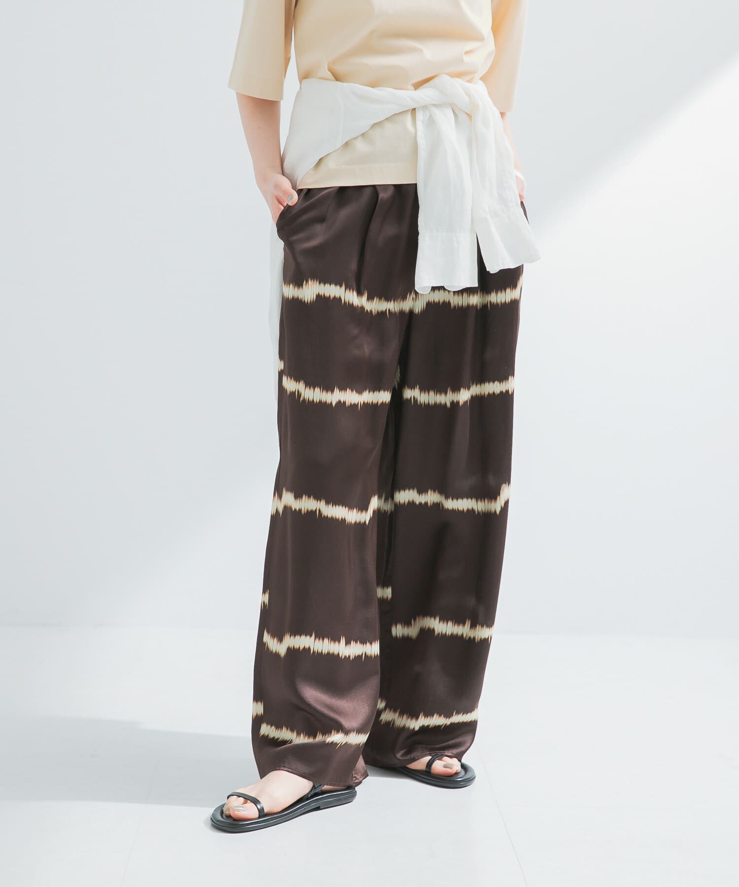 URBAN RESEARCH「『2サイズ展開』シルクミックスボーダープリントパンツ」|その他|ブラウン