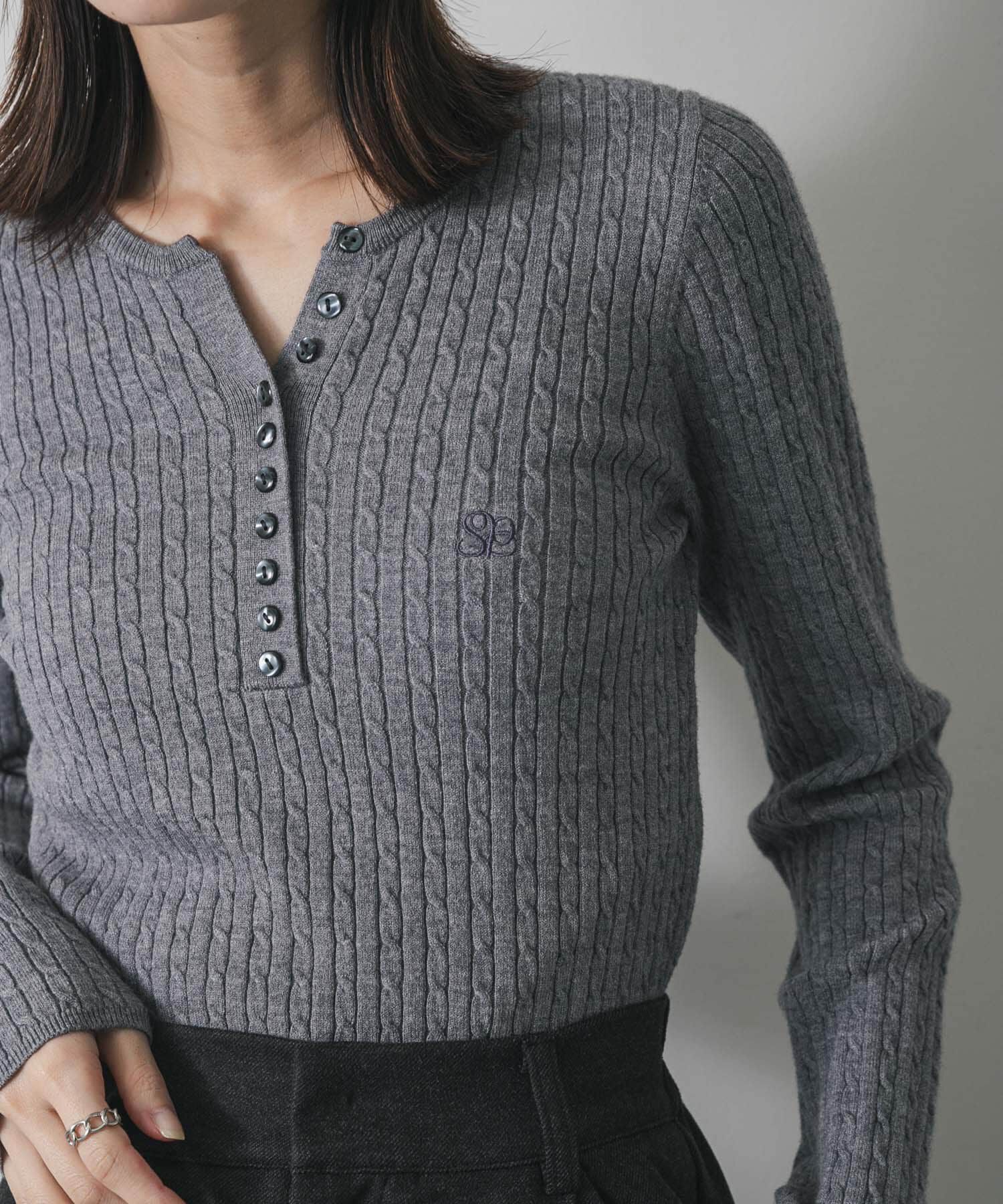 SENSE OF PLACE by URBAN RESEARCH「『洗濯可』シシュウヘンリーネックミニケーブルセーター」|ニット・セーター|