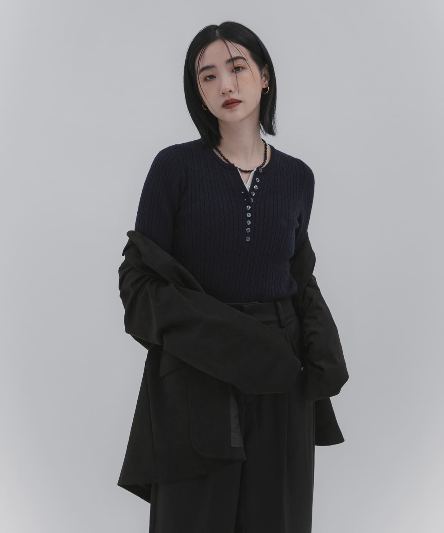 SENSE OF PLACE by URBAN RESEARCH「『洗濯可』シシュウヘンリーネックミニケーブルセーター」|ニット・セーター|