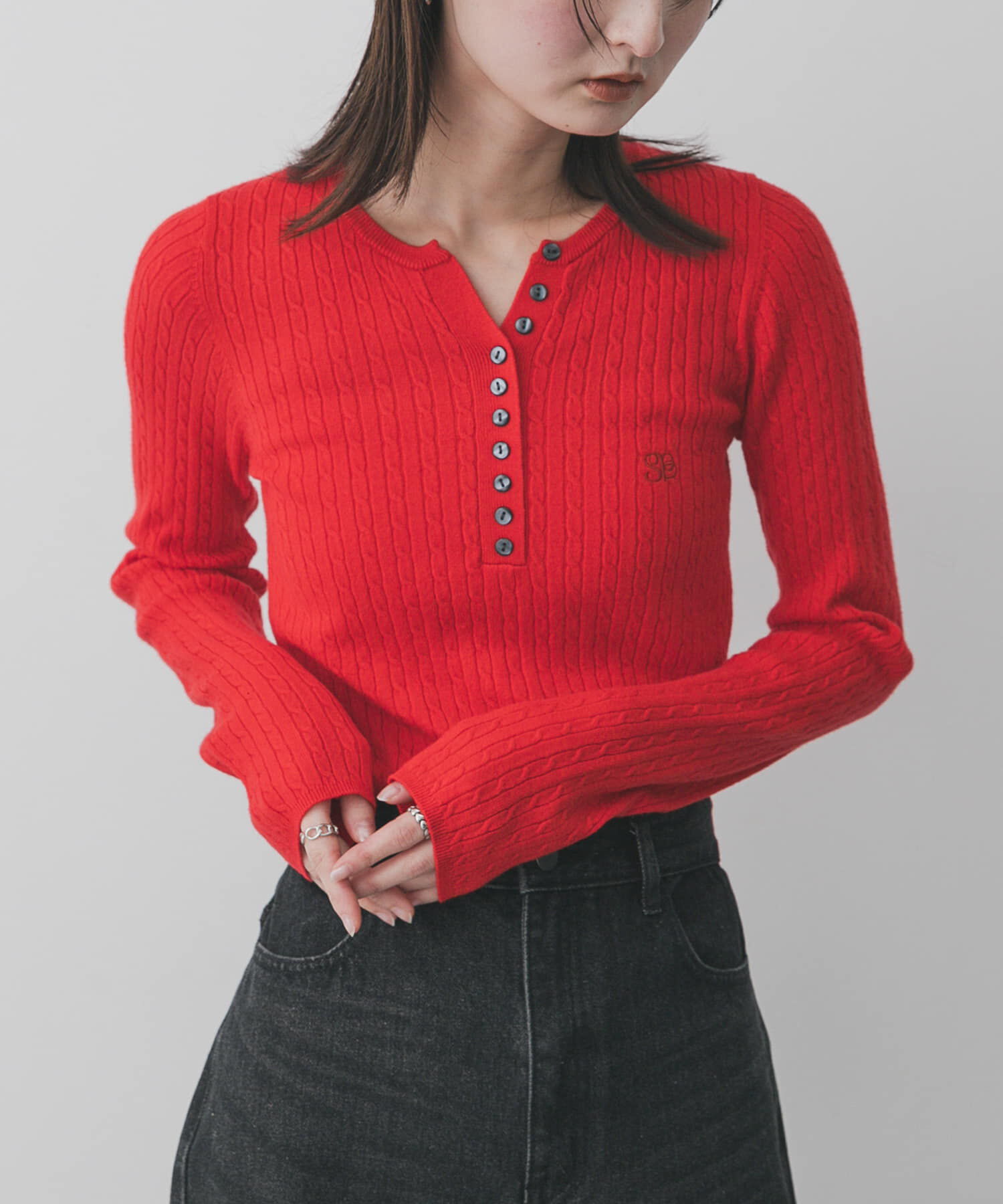 SENSE OF PLACE by URBAN RESEARCH「『洗濯可』シシュウヘンリーネックミニケーブルセーター」|ニット・セーター|レッド