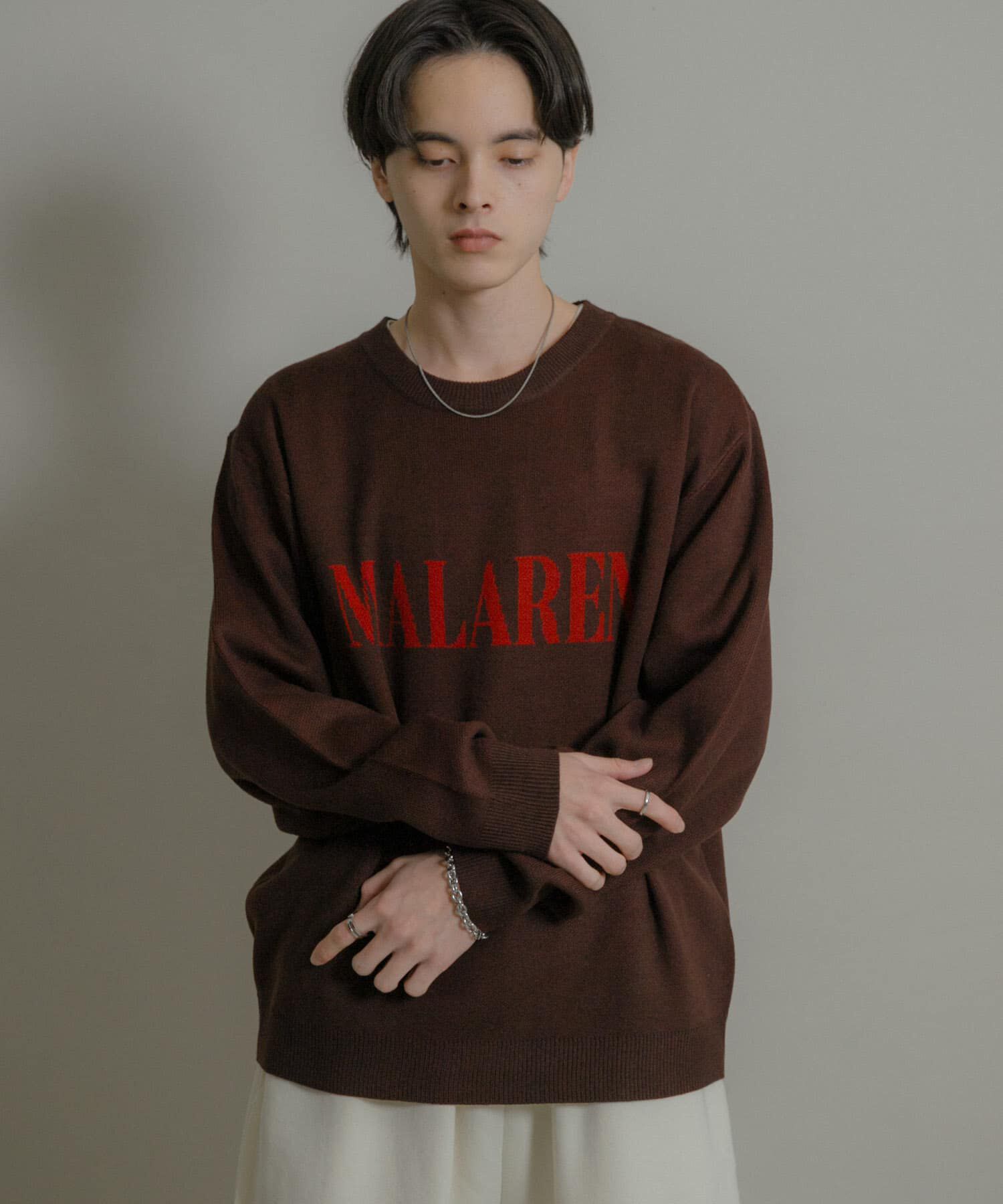 SENSE OF PLACE by URBAN RESEARCH「ロゴグラフィッククルーネックニット」|ニット・セーター|ブラウン