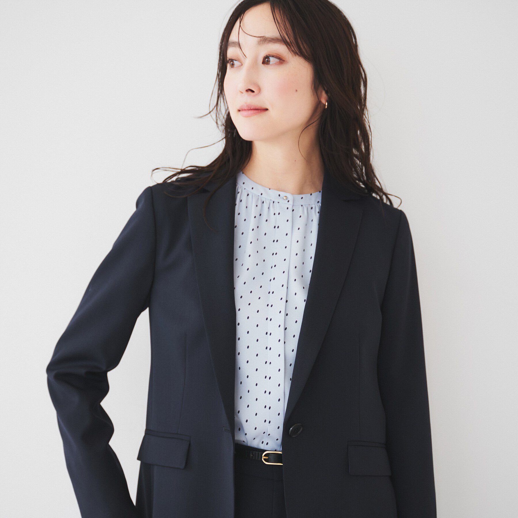 UNTITLED「【洗える/お仕事スーツ】レジェールギャバ 背抜きテーラードジャケット」|テーラードジャケット|ネイビー(094)