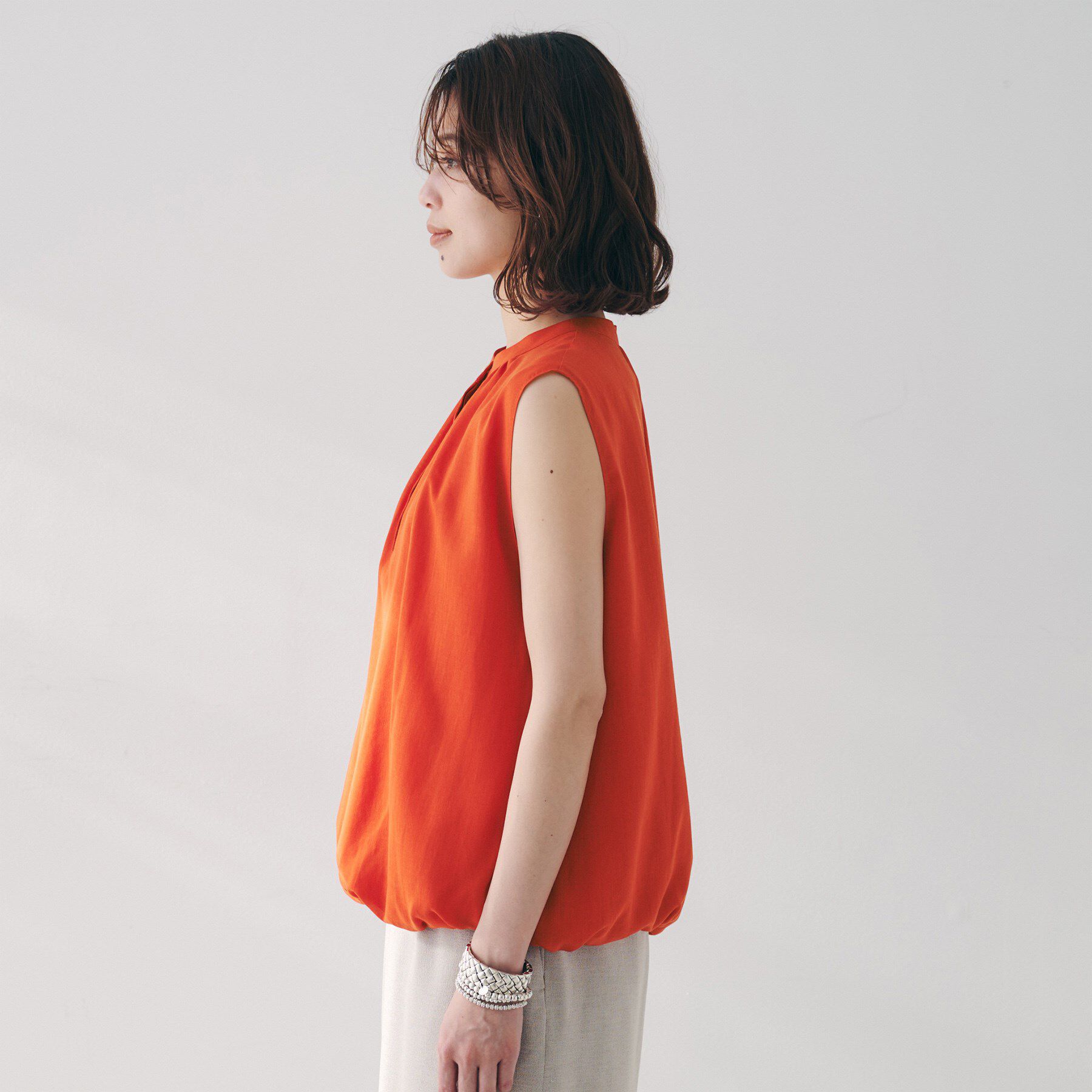 UNTITLED「【シアー/バンドカラー】バルーンヘムノースリーブブラウス」|シャツ・ブラウス|