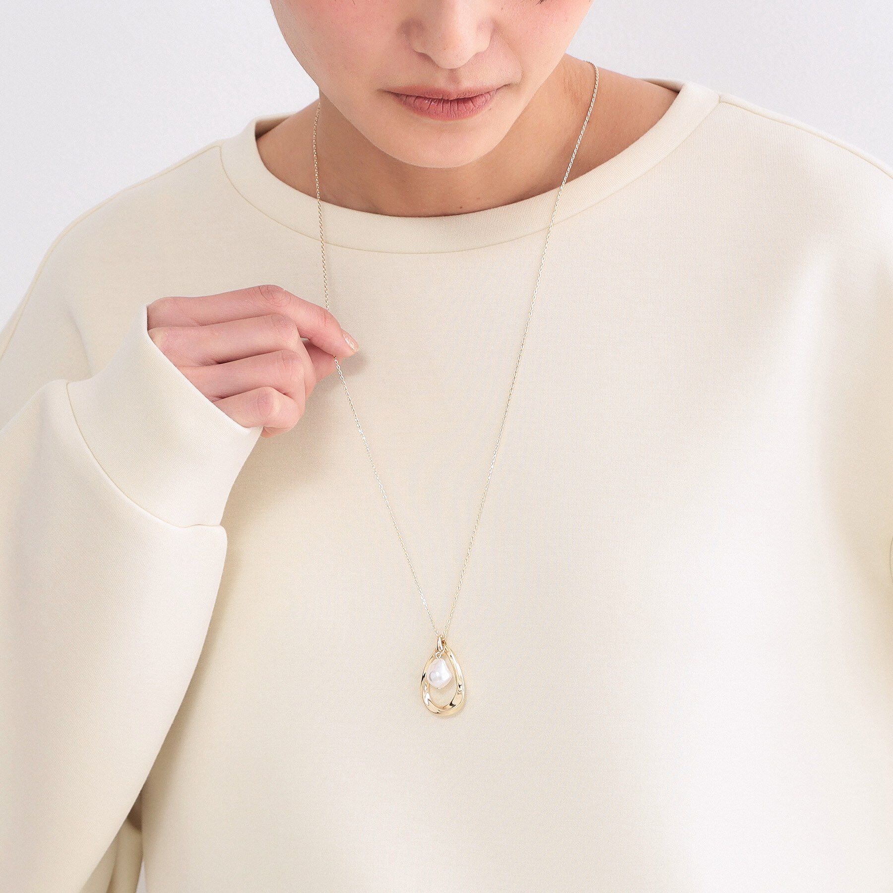 OPAQUE.CLIP「大ぶりメタルしずく&times;フェイクパール ネックレス」|ネックレス|