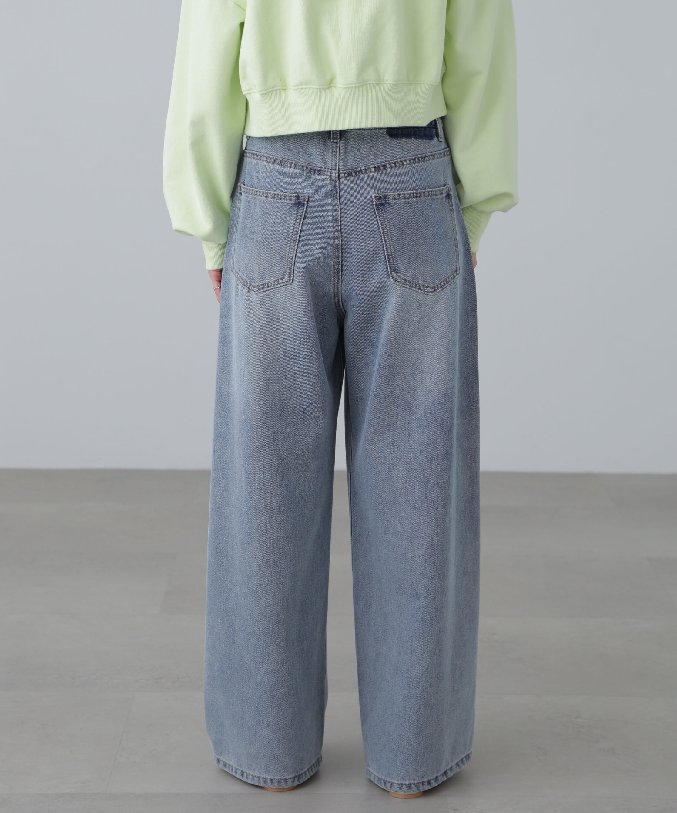  「スタッズ付きタックワイドデニムパンツ」|その他|