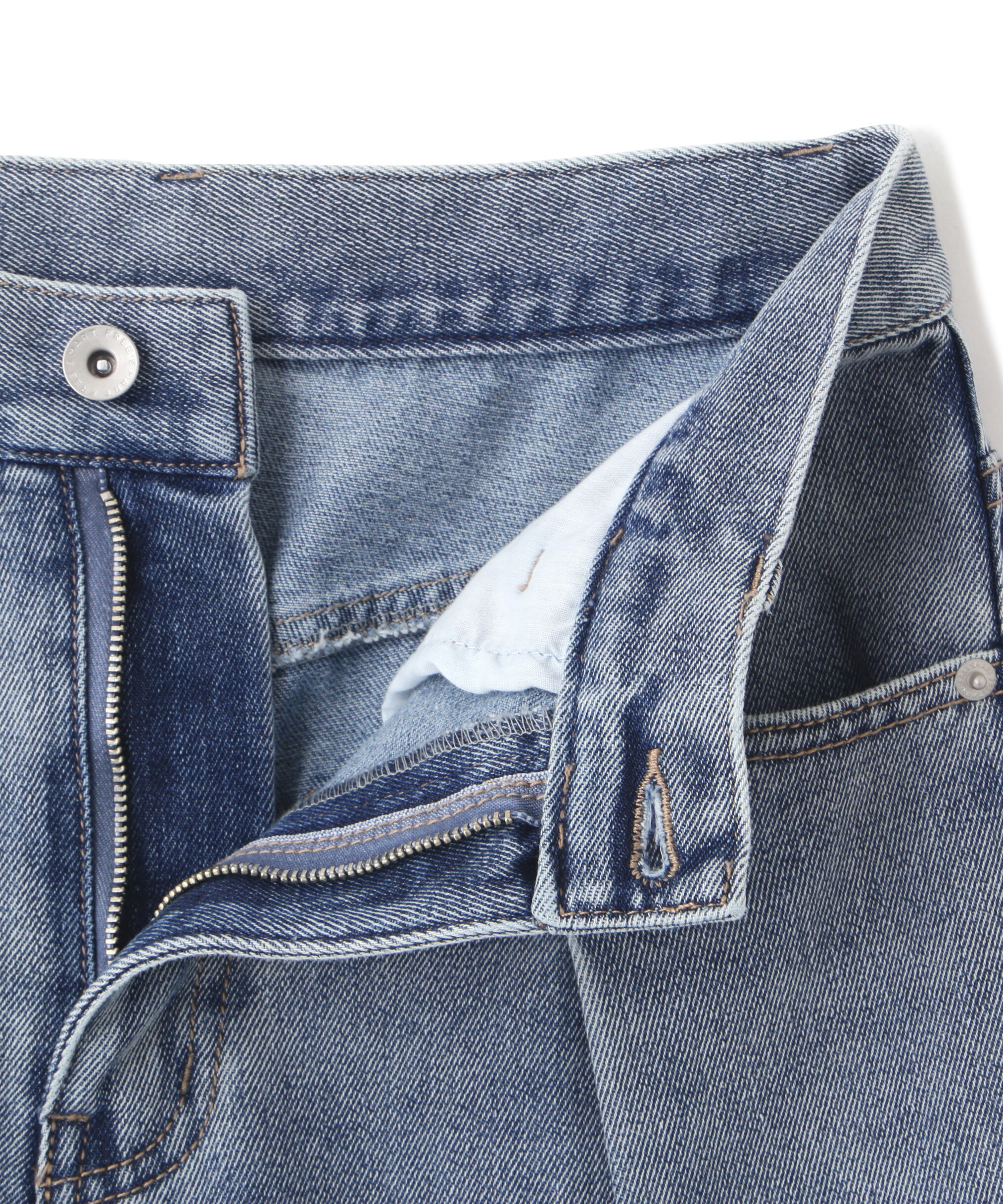  「スタッズ付きタックワイドデニムパンツ」|その他|