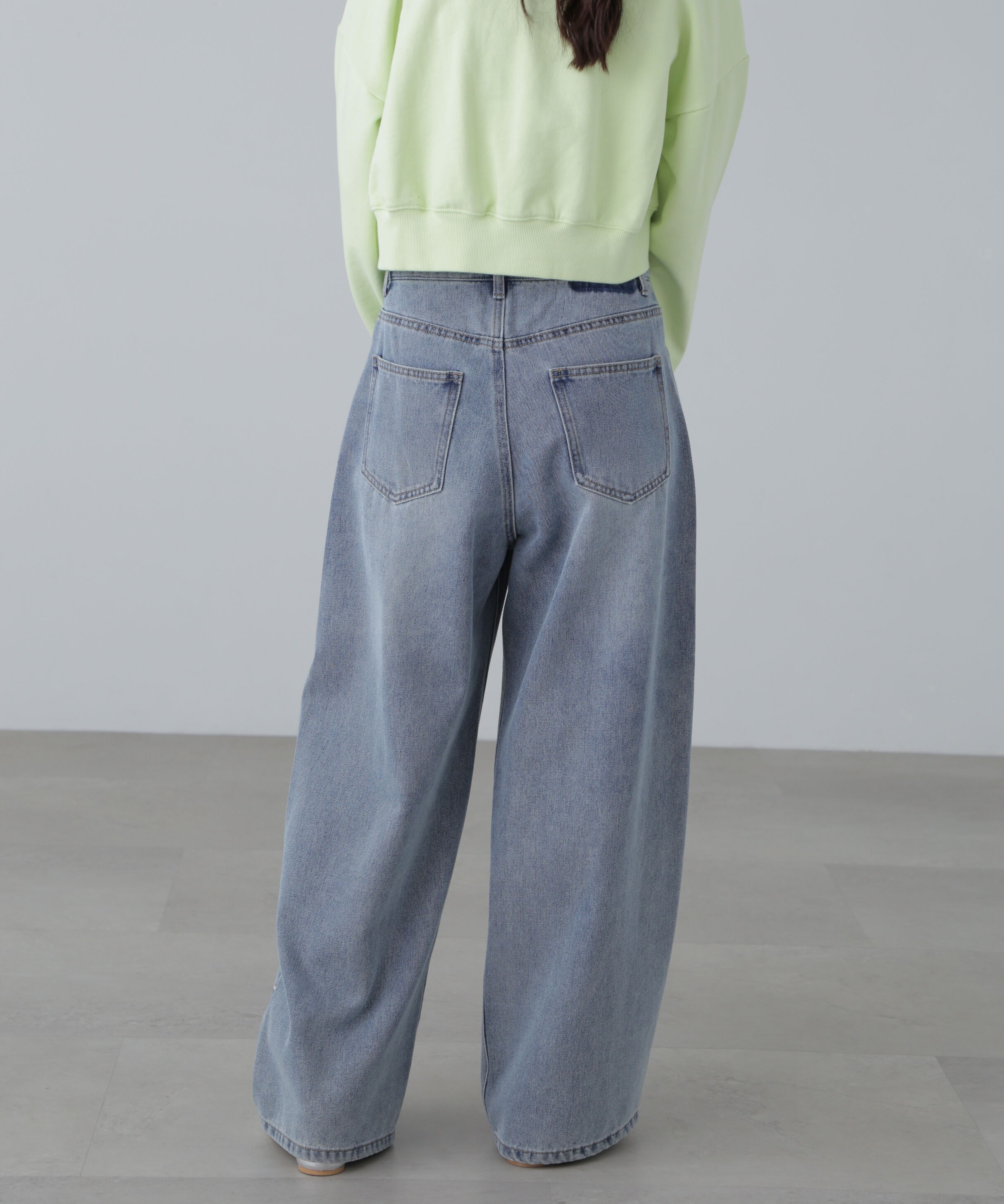  「スタッズ付きタックワイドデニムパンツ」|その他|