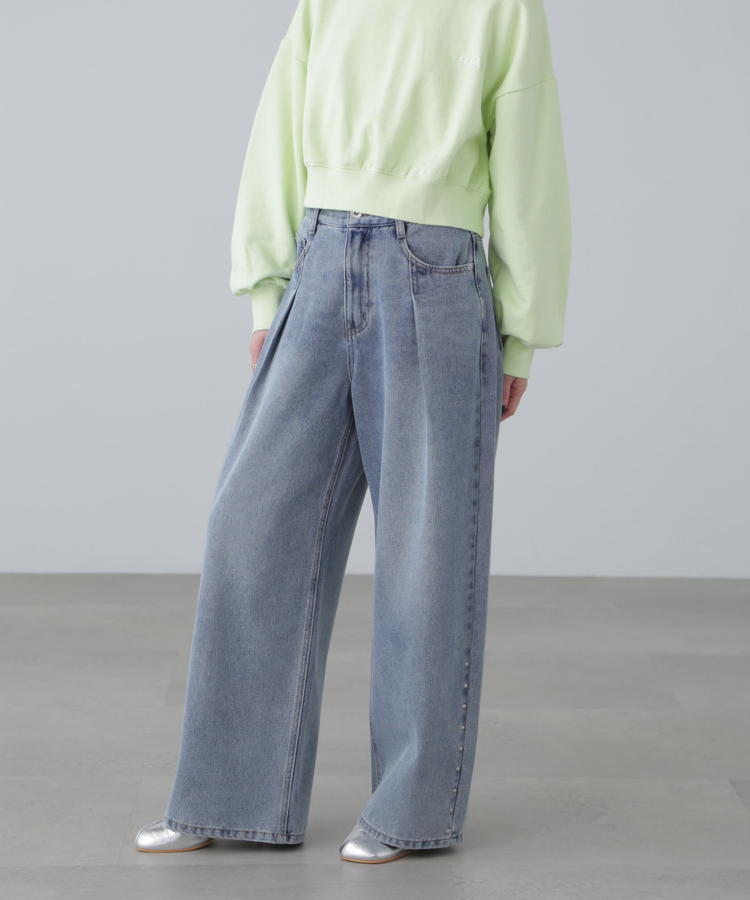  「スタッズ付きタックワイドデニムパンツ」|その他|