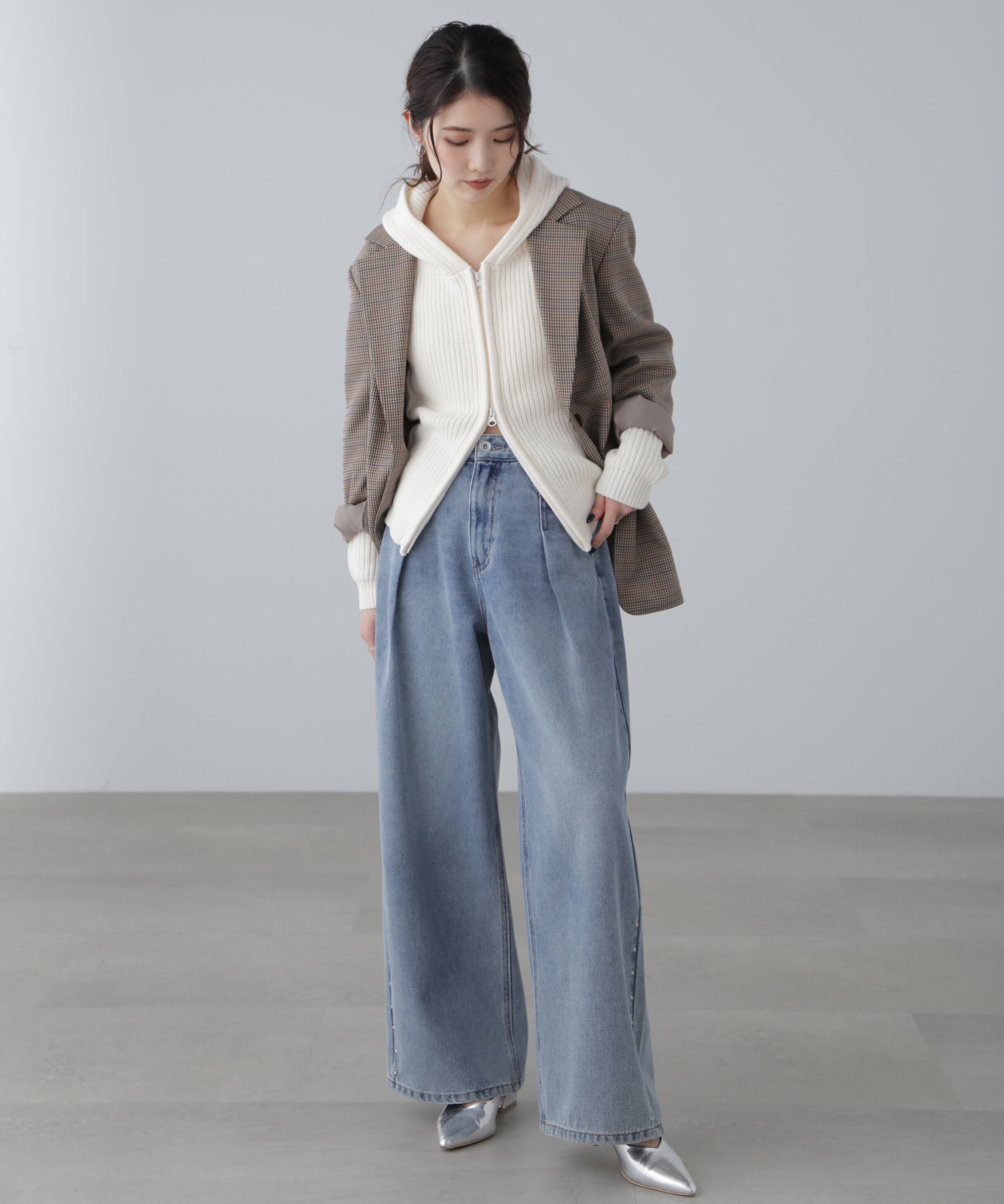  「スタッズ付きタックワイドデニムパンツ」|その他|