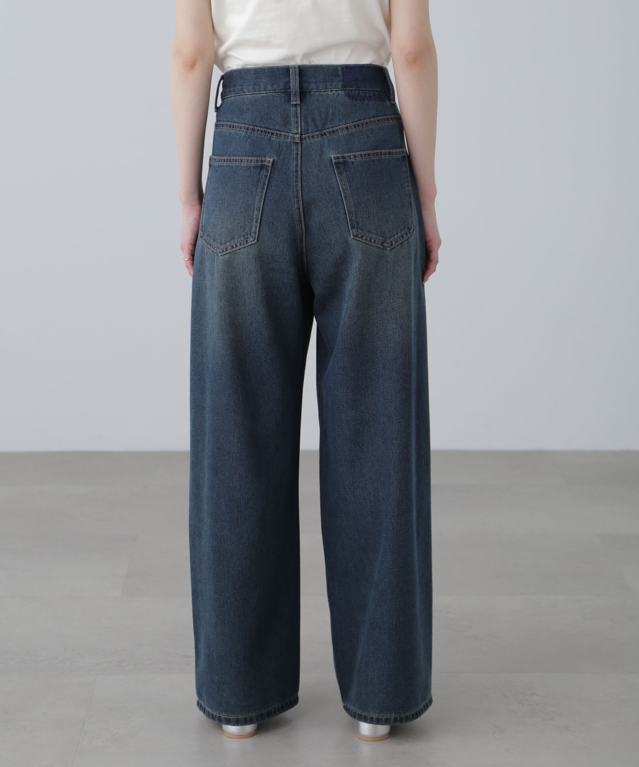  「スタッズ付きタックワイドデニムパンツ」|その他|