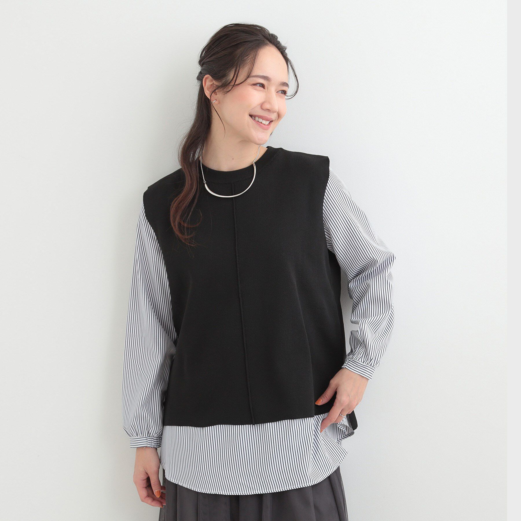 SHOO･LA･RUE「【2点セット/S-LL/洗濯機可】軽くてきれい見え ニットベスト＋ブラウス」|ニット・セーター|