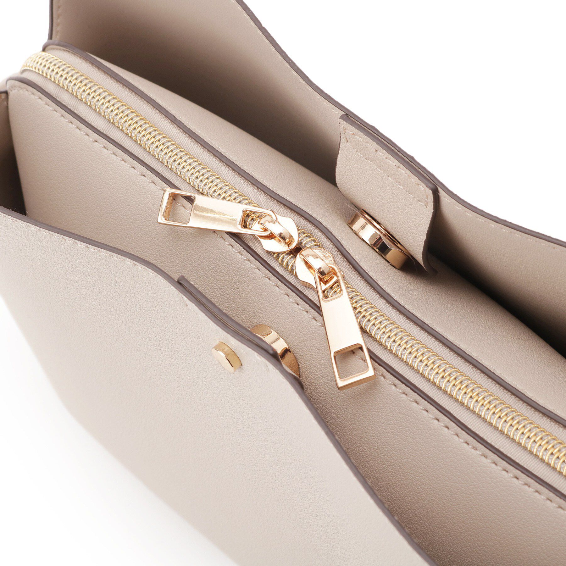 SHOO･LA･RUE「一枚革風3層ショルダーバッグ」|ショルダー・メッセンジャー|