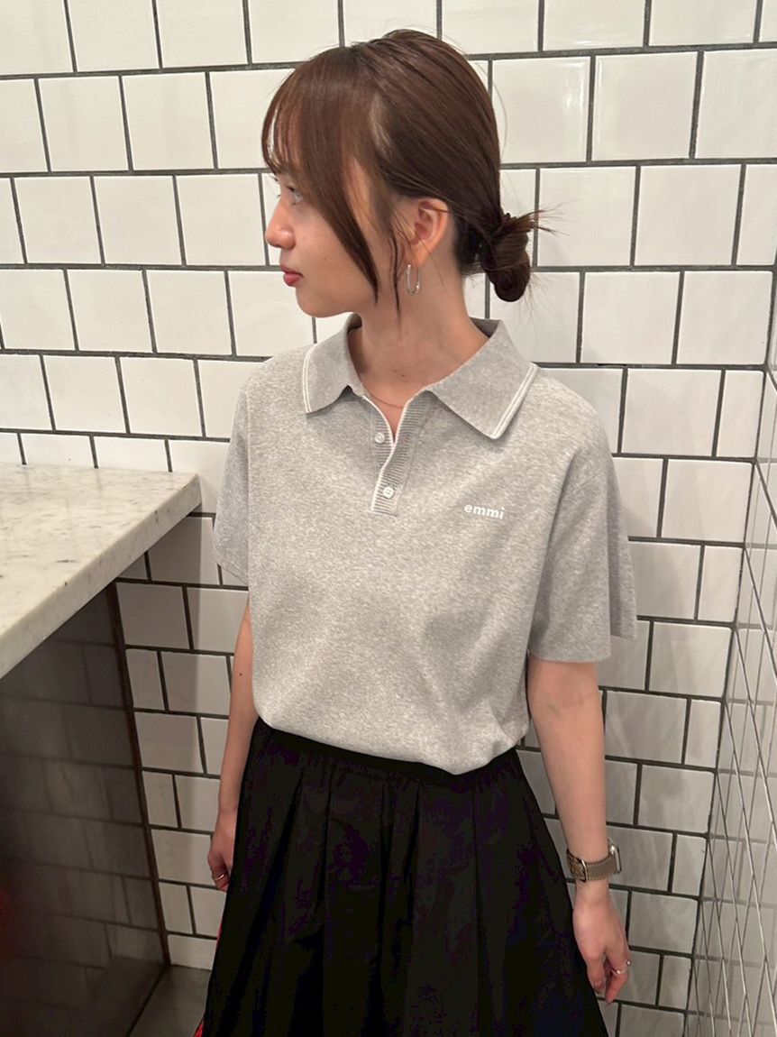 emmi atelier「emmiロゴニットポロトップス」|ニット・セーター|