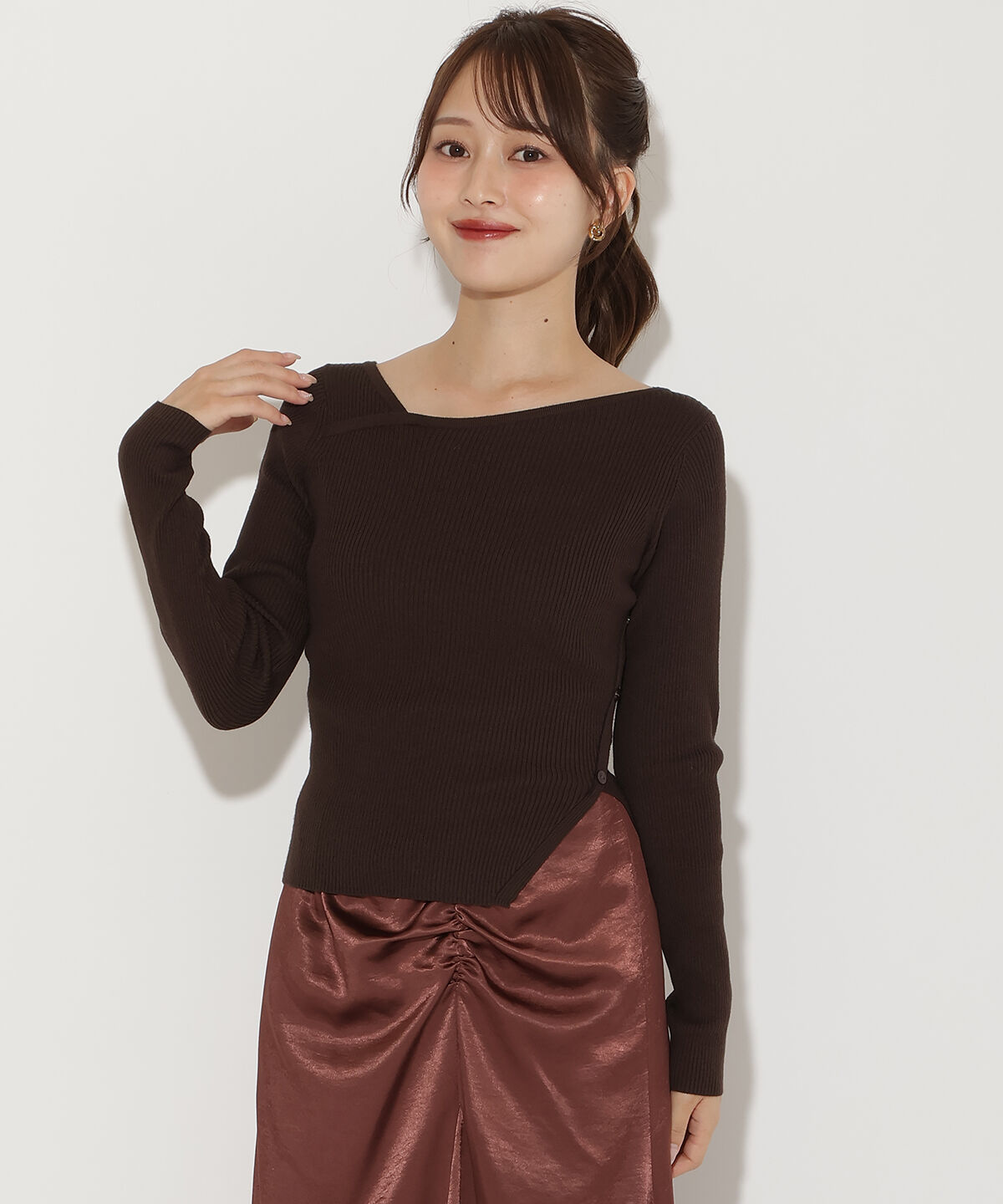 アンドクチュール「アシメＶネック長袖プルオーバー」|ニット・セーター|