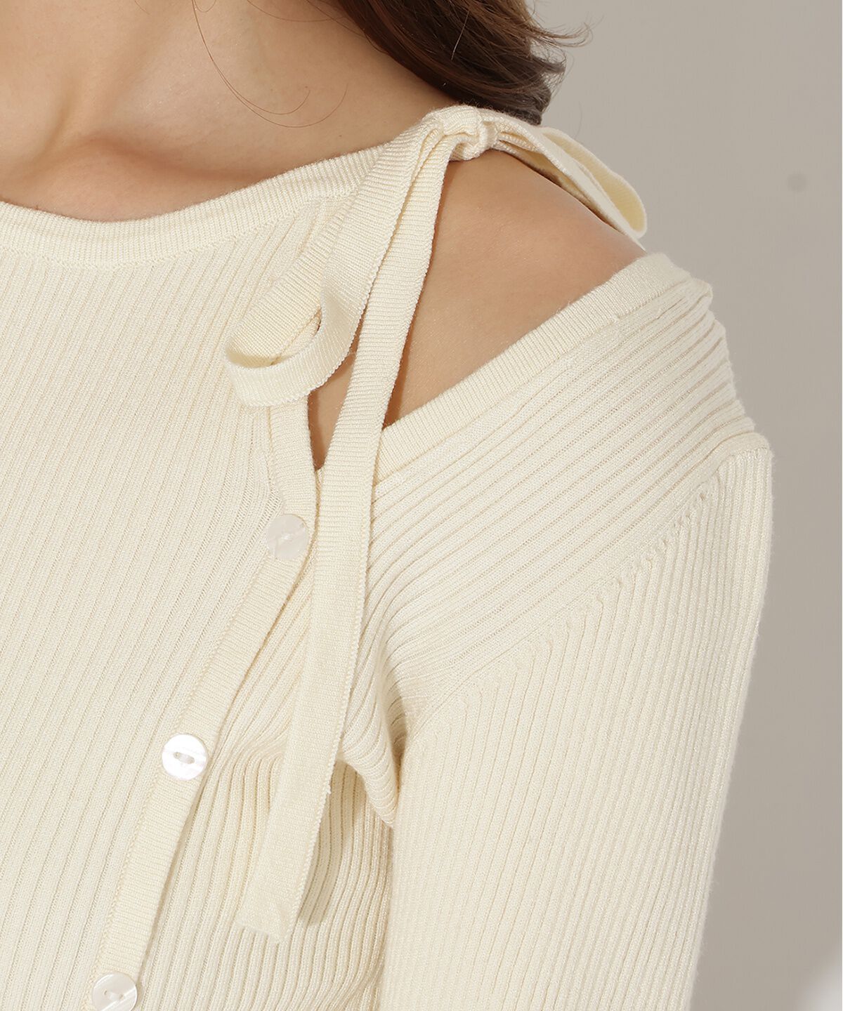 アンドクチュール「アシメリボンスリットプルオーバー」|ニット・セーター|