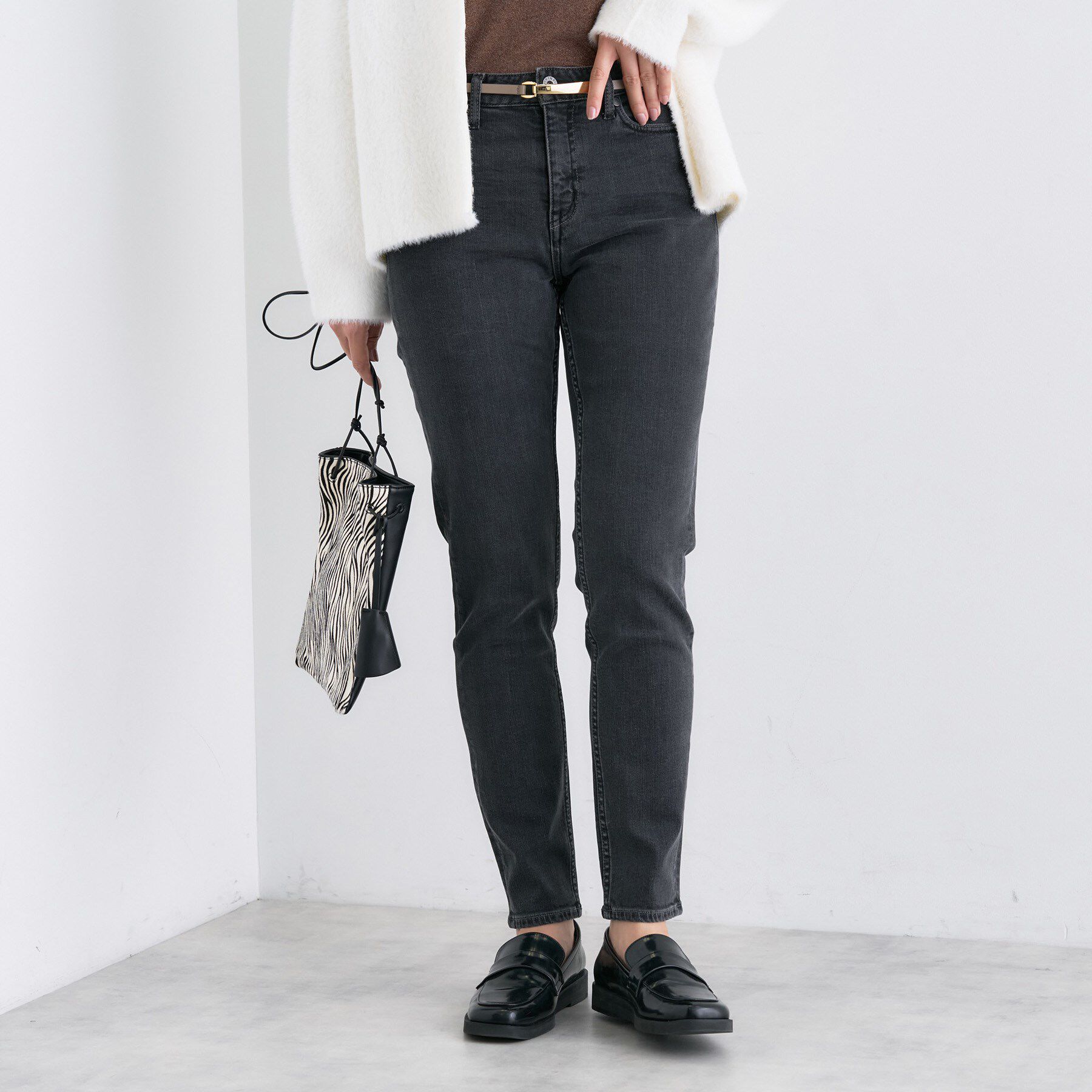 INDIVI「【通年活躍！褒められデニム】スキニー デニムパンツ」|デニム|チャコールグレー(0