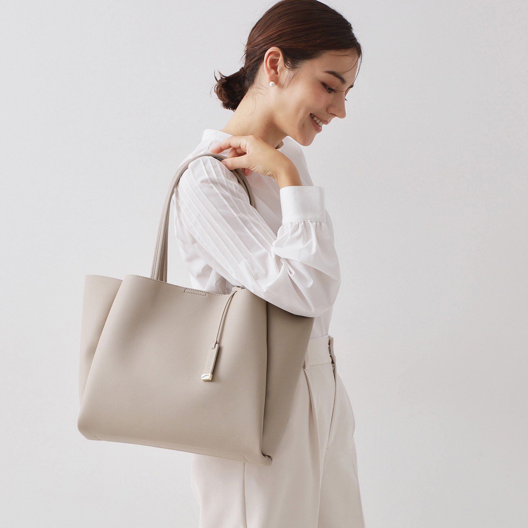 OPAQUE.CLIP「【軽量／A4サイズ対応】サフィアーノ調3層トートバッグ」|トートバッグ|