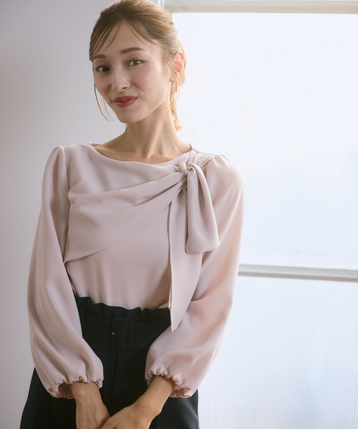 Maglie le cassetto「《M Maglie le cassetto&times;吉田理紗》華やかドレープブラウス」|シャツ・ブラウス|ピンク1