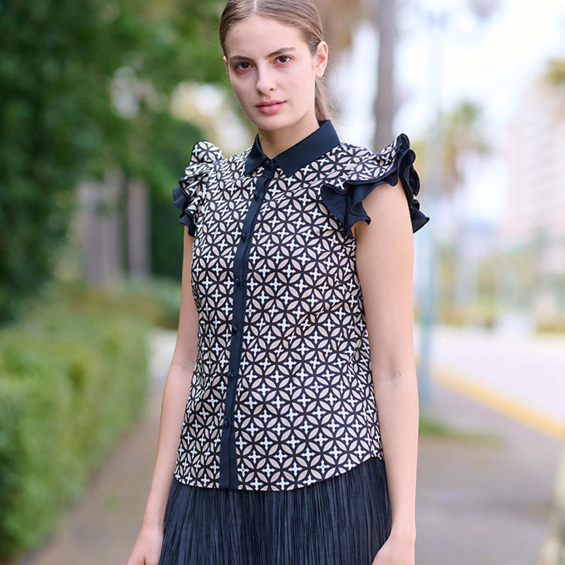 DRESSTERIOR「【大人百花春号掲載 モデル美香さん着用】オーバーラップウィングスリーブブラウス」|シャツ・ブラウス|