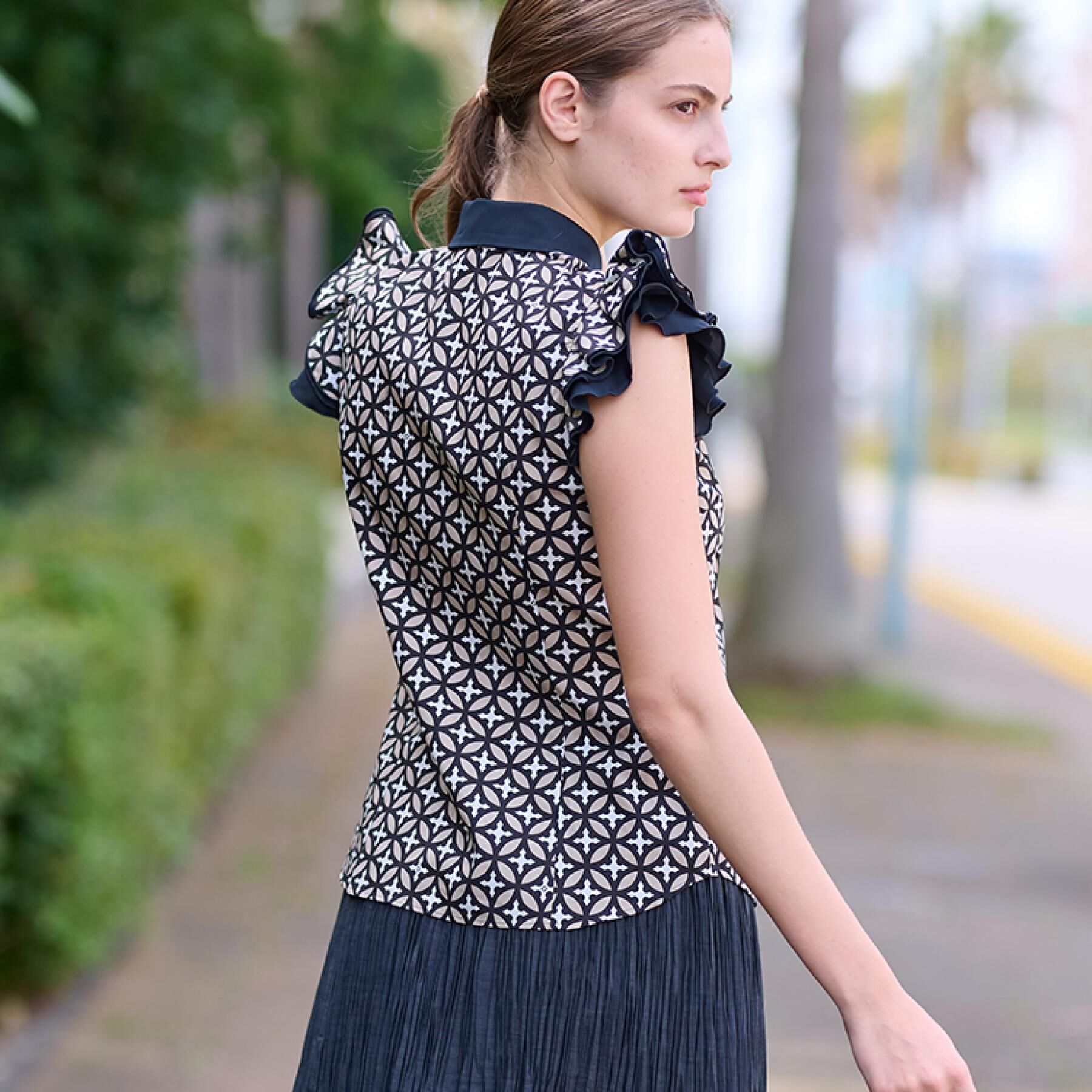 DRESSTERIOR「【大人百花春号掲載 モデル美香さん着用】オーバーラップウィングスリーブブラウス」|シャツ・ブラウス|