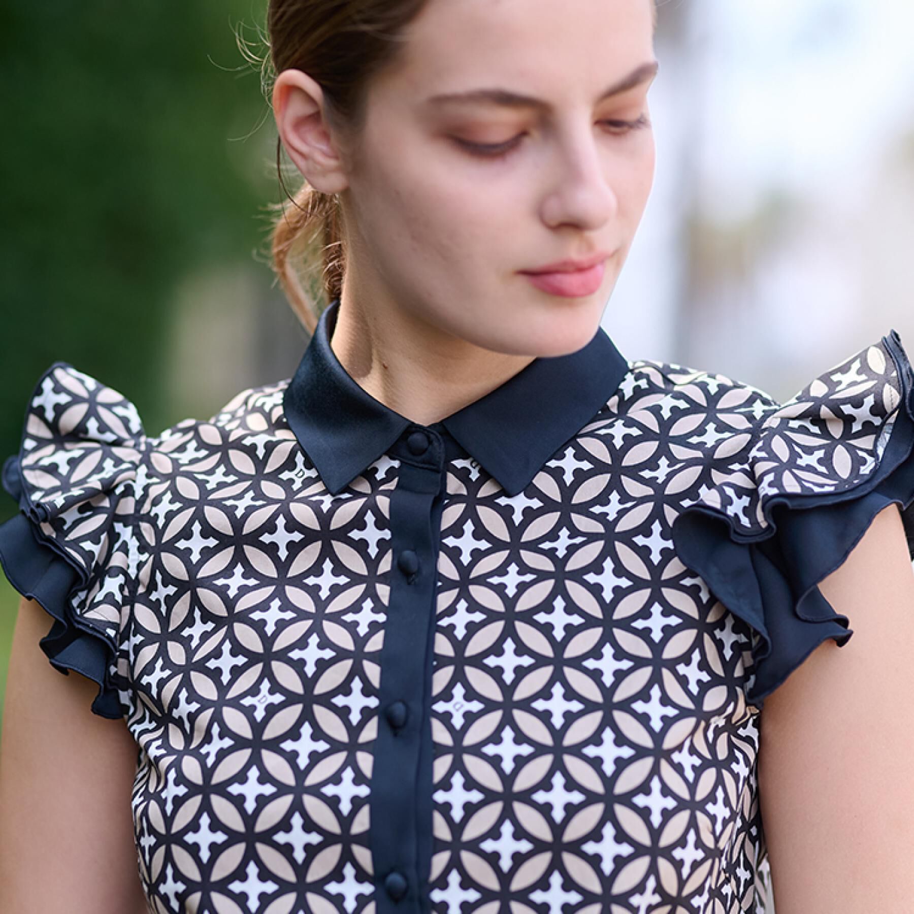 DRESSTERIOR「【大人百花春号掲載 モデル美香さん着用】オーバーラップウィングスリーブブラウス」|シャツ・ブラウス|