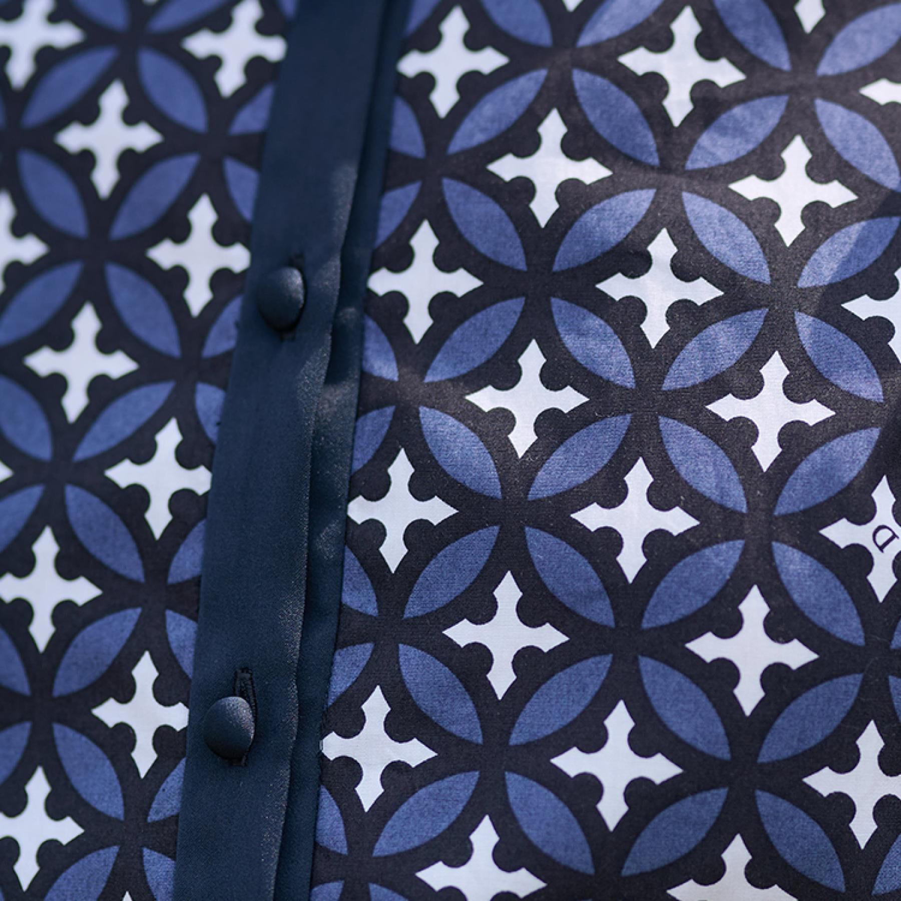 DRESSTERIOR「【大人百花春号掲載 モデル美香さん着用】オーバーラップウィングスリーブブラウス」|シャツ・ブラウス|