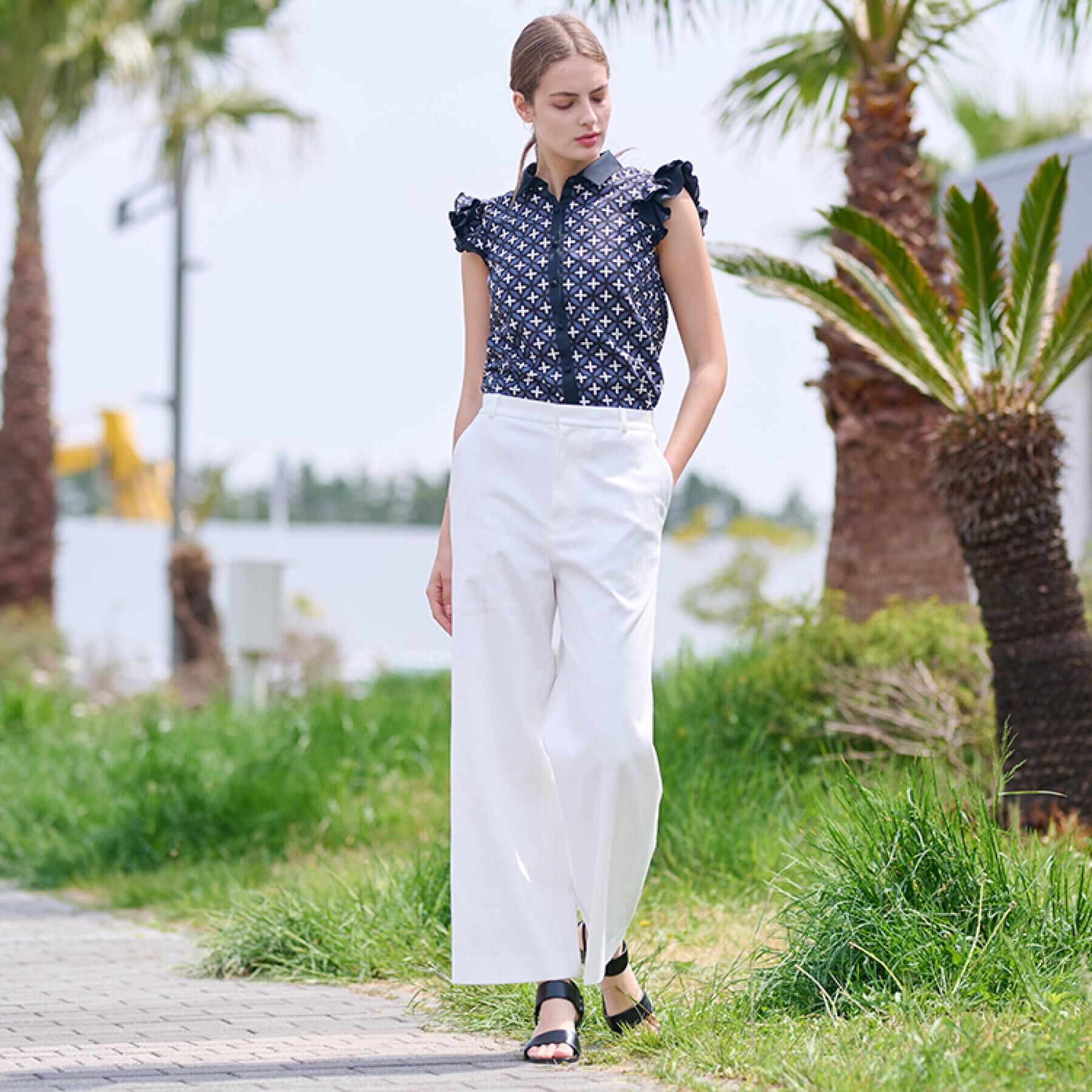 DRESSTERIOR「【大人百花春号掲載 モデル美香さん着用】オーバーラップウィングスリーブブラウス」|シャツ・ブラウス|