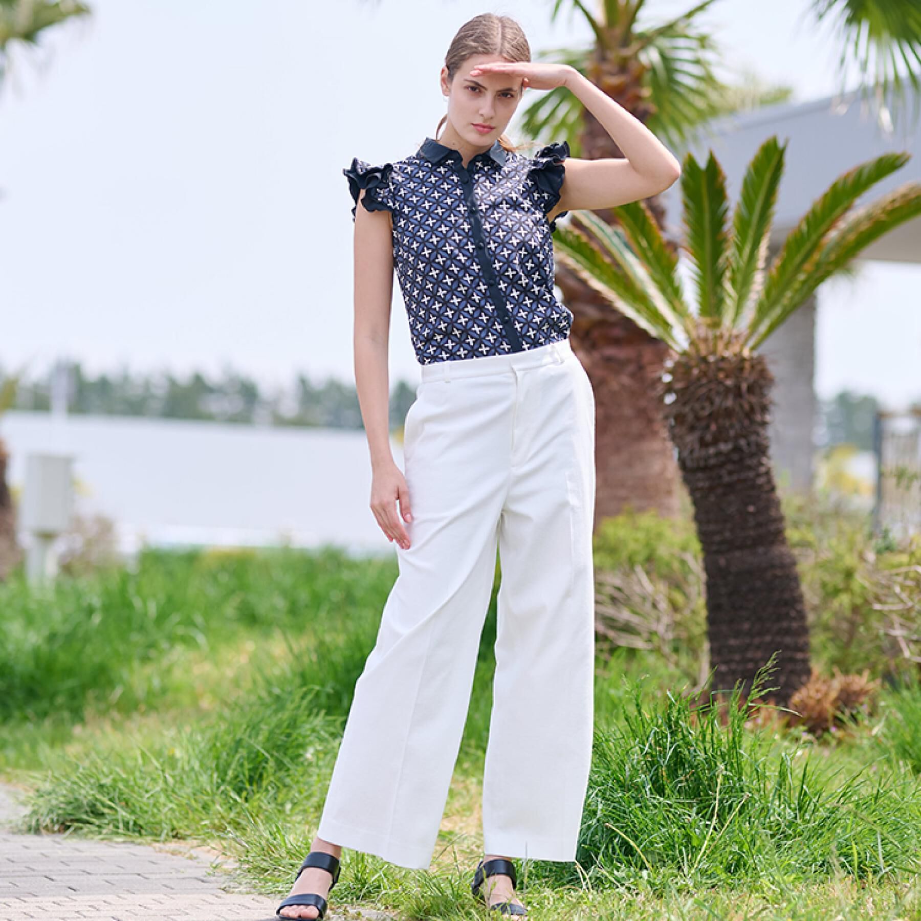 DRESSTERIOR「【大人百花春号掲載 モデル美香さん着用】オーバーラップウィングスリーブブラウス」|シャツ・ブラウス|