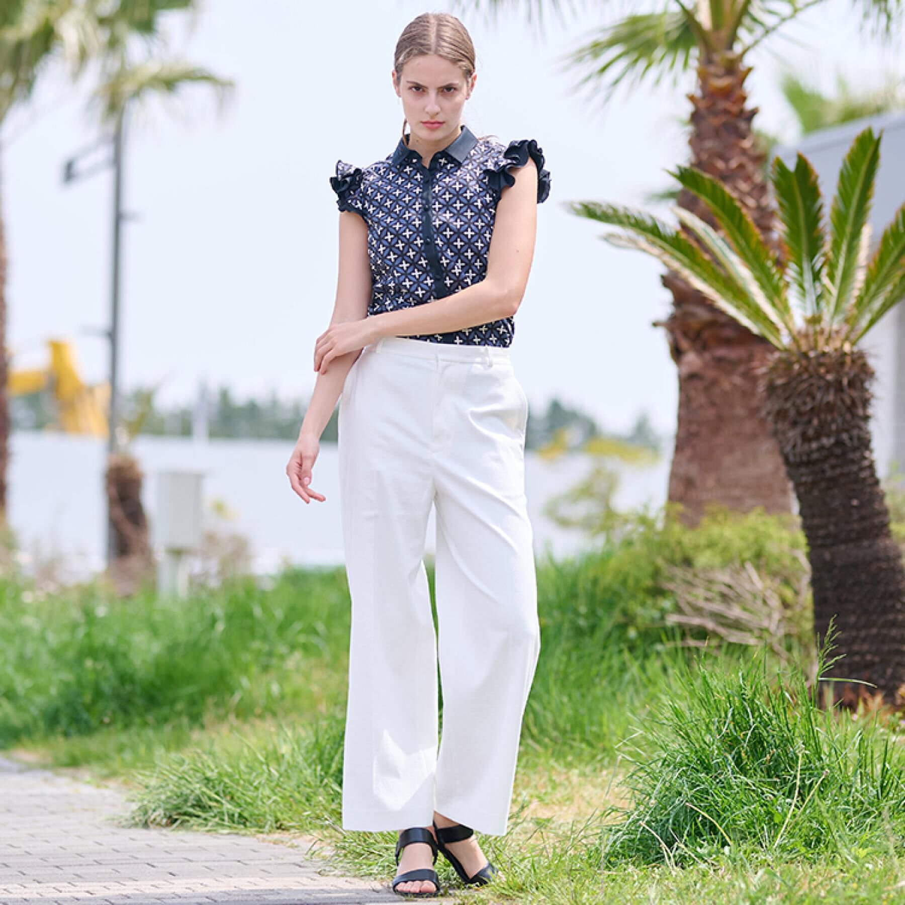 DRESSTERIOR「【大人百花春号掲載 モデル美香さん着用】オーバーラップウィングスリーブブラウス」|シャツ・ブラウス|