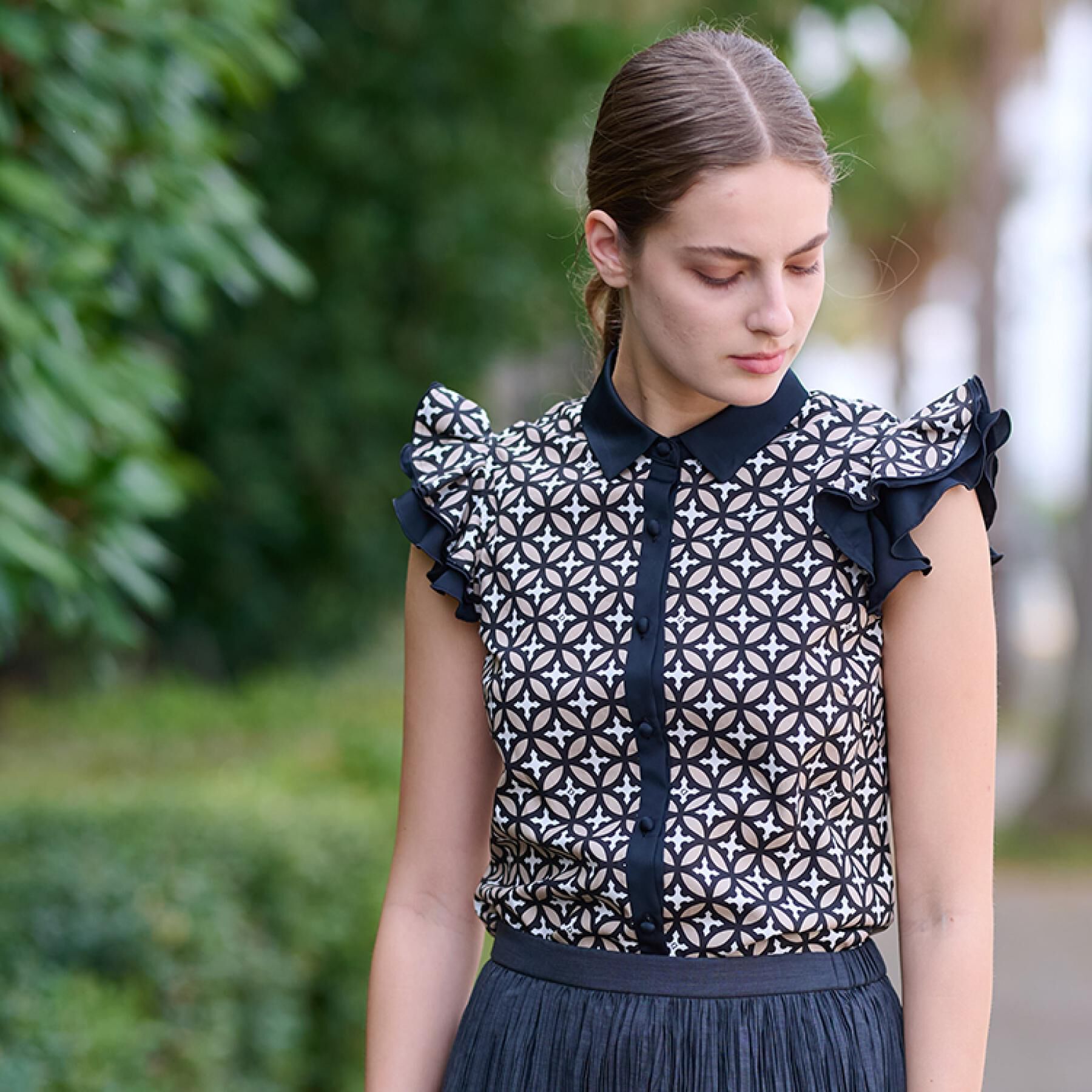 DRESSTERIOR「【大人百花春号掲載 モデル美香さん着用】オーバーラップウィングスリーブブラウス」|シャツ・ブラウス|